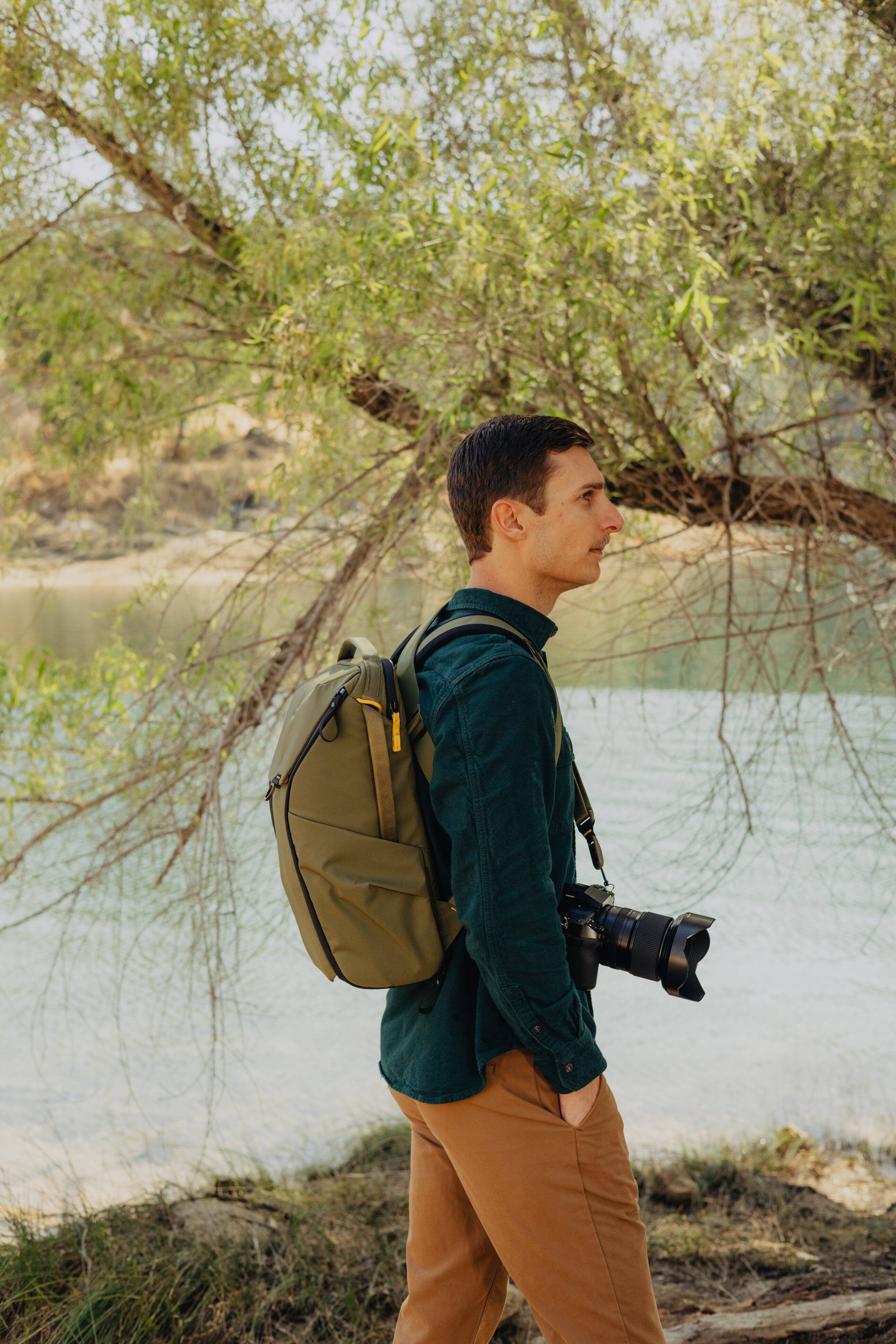 Left. Peak Design - Everyday Backpack V2 20L - Kelp.