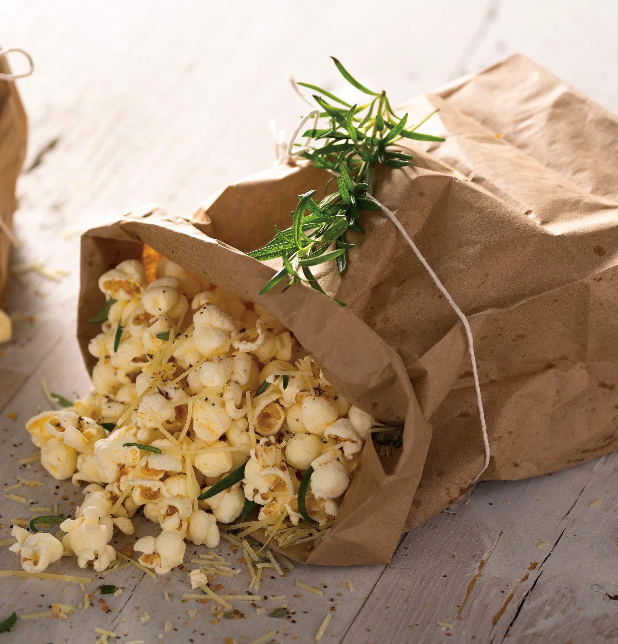 Alt View 13. GE - 1.4 Cu. Ft. Countertop Microwave with Sensor Cooking and Defrost - White.