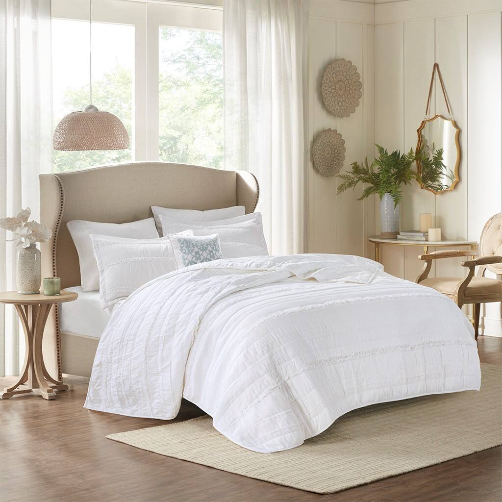 Alt View 1. Gracie Mills - Gracie Mills Sheila 4-Piece Reversible Ruffle Quilt Set with Throw Pillow - White.