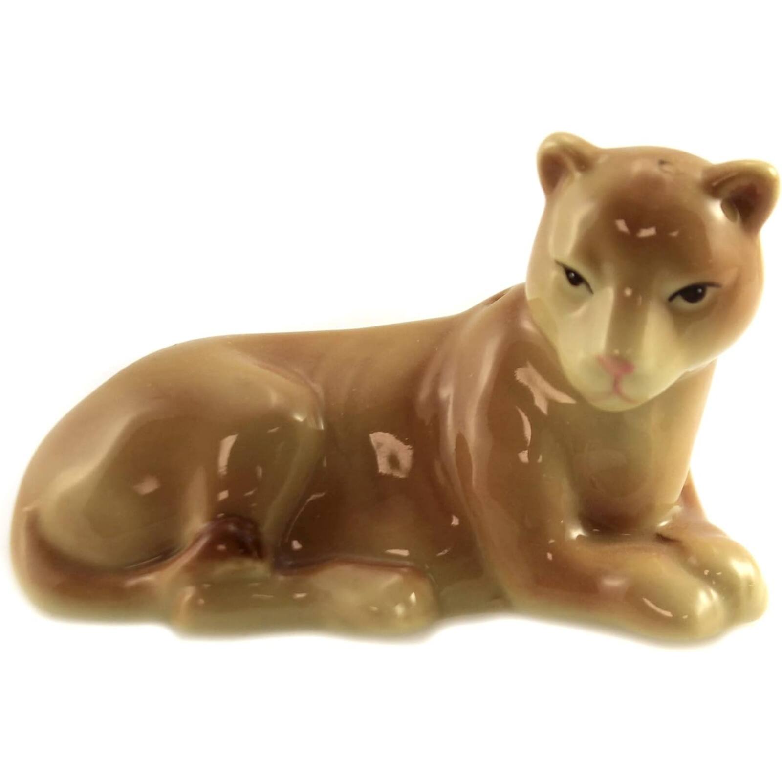 Back. Pacific Trading - 4.75 inches Animal Kingdom Mr. and Mrs. Lion Couple Magnetic Salt and Pepper Shaker Kitchen Set - Tan.