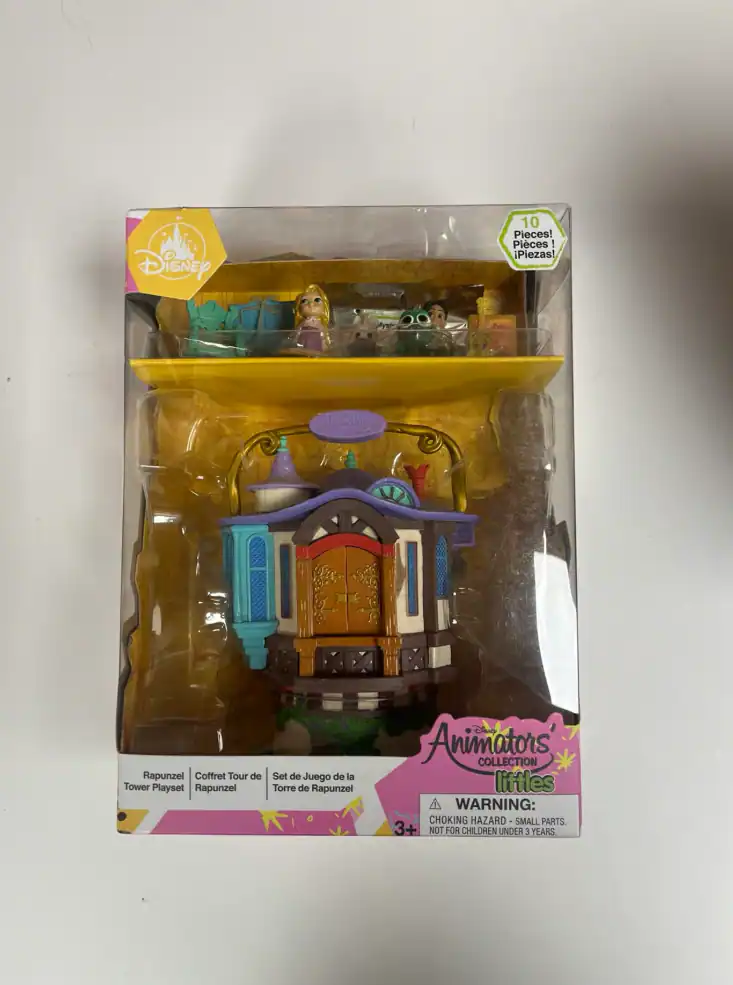 Disney 10 Pieces! Pieces : Piezas!  
Areamg Rapunzel Coffret Tour de Tower Playset Rapunzel Set de Juego de la Torre de Rapunzel  
Dine Animators' COLLECTION littles  
WARNING: CHOKING HAZARD - SMALL PARTS 3+ NOT FOR CHILDREN UNDER 3 YEARS.