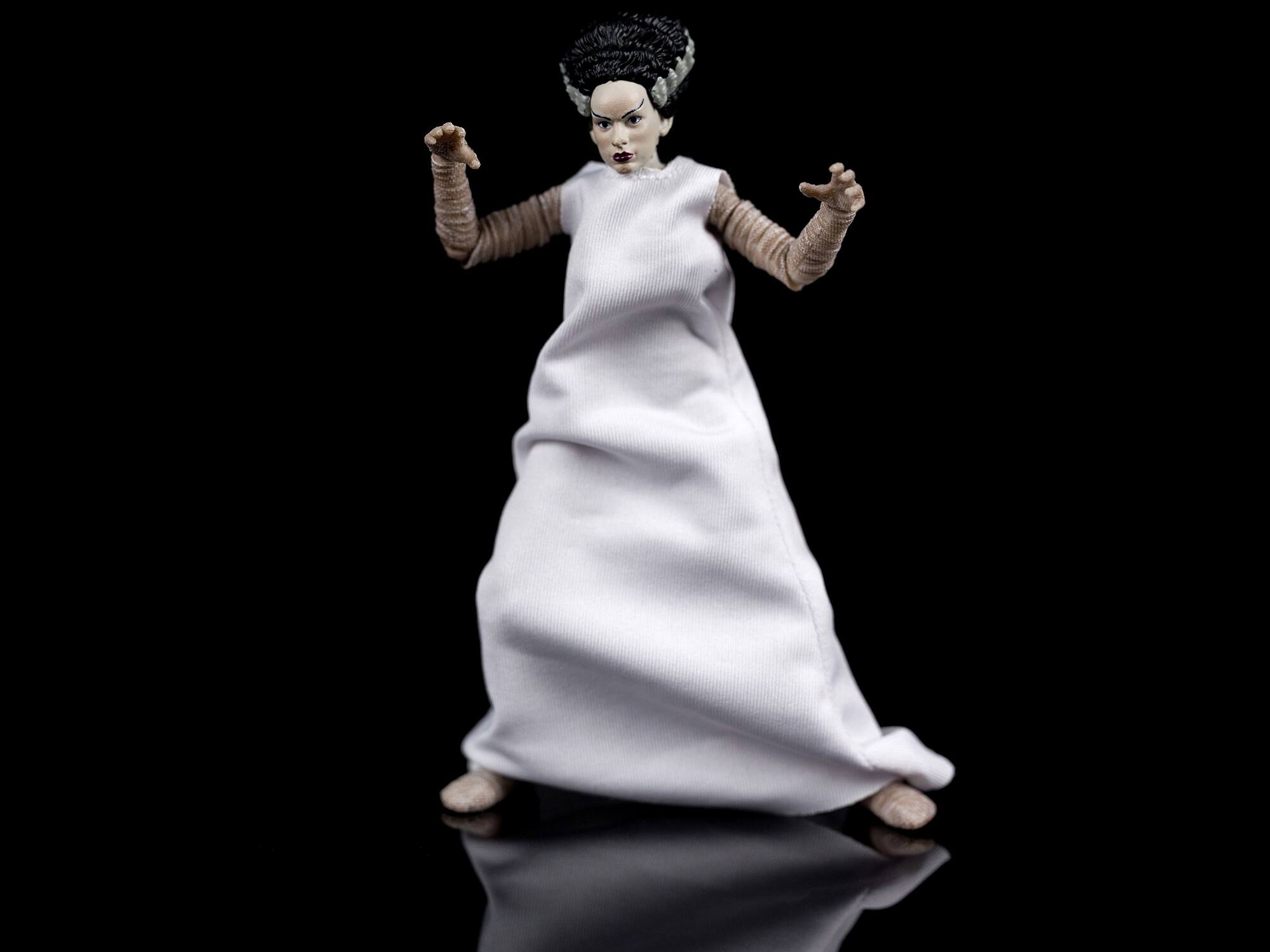 Alt View 2. Jada - The Bride of Frankenstein 6" Moveable Figurine with Chains and Alternate Head and Hands "Universal Monsters" by Jada.