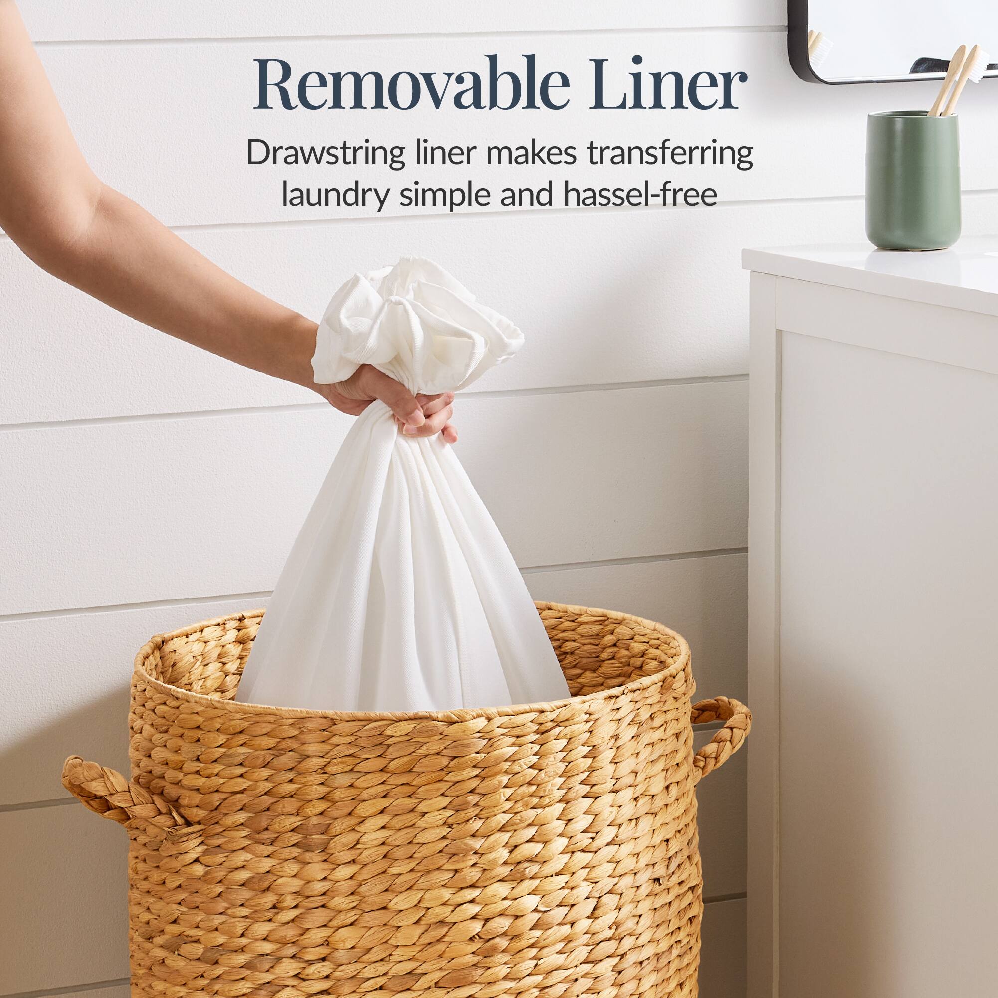 Removable Liner  
Drawstring liner makes transferring laundry simple and hassle-free