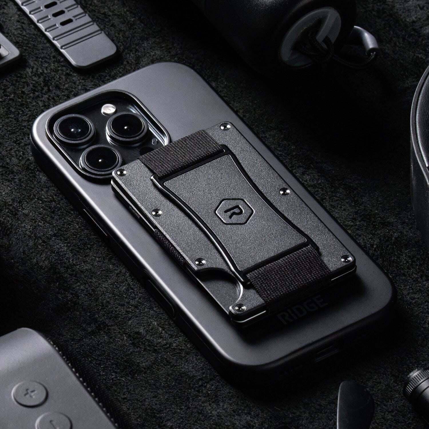 Angle. The Ridge Wallet - Ridge Wallet for MagSafe 2.0 - Matte Black - Black.