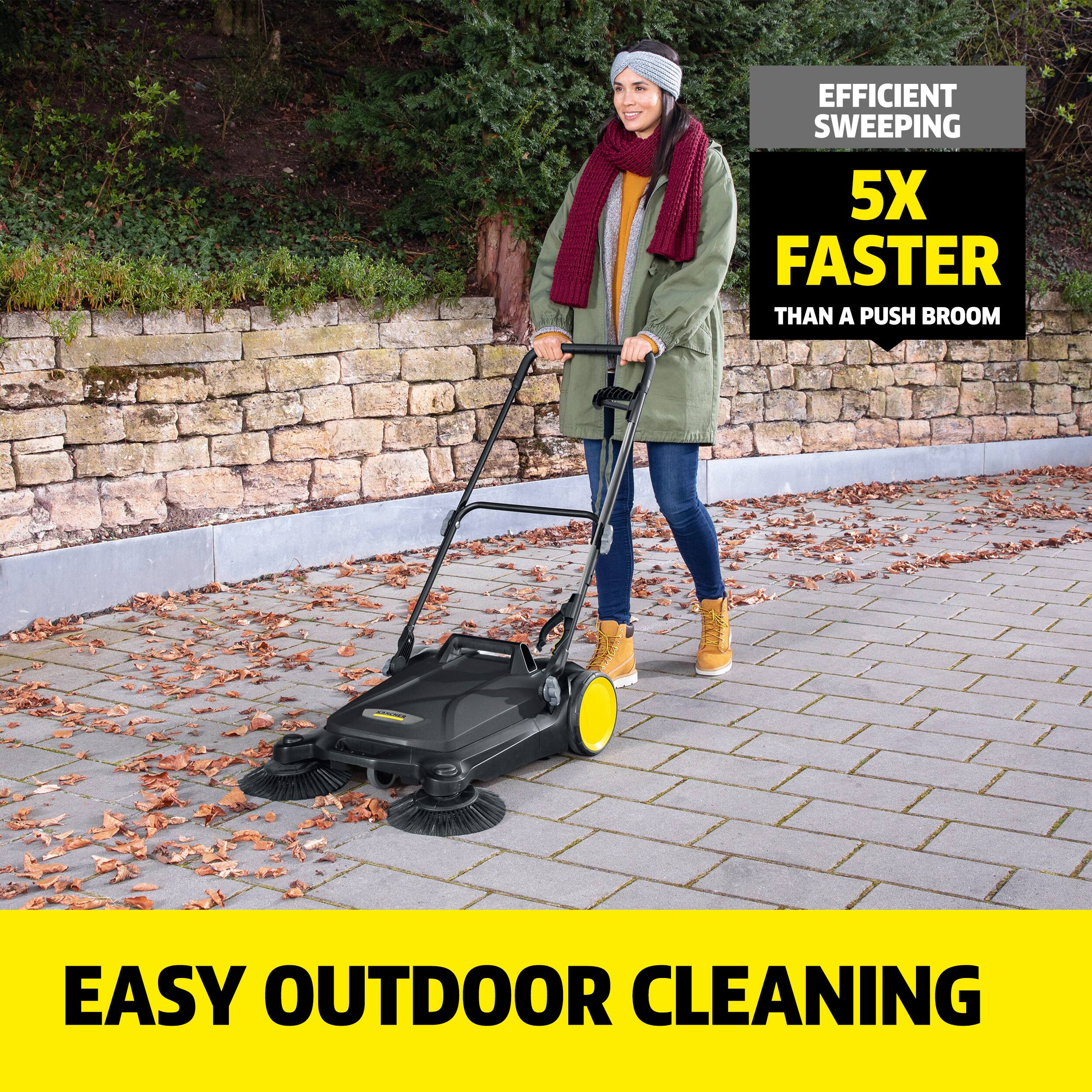 Efficient Sweeping  
5X Faster Than a Push Broom  
Easy Outdoor Cleaning
