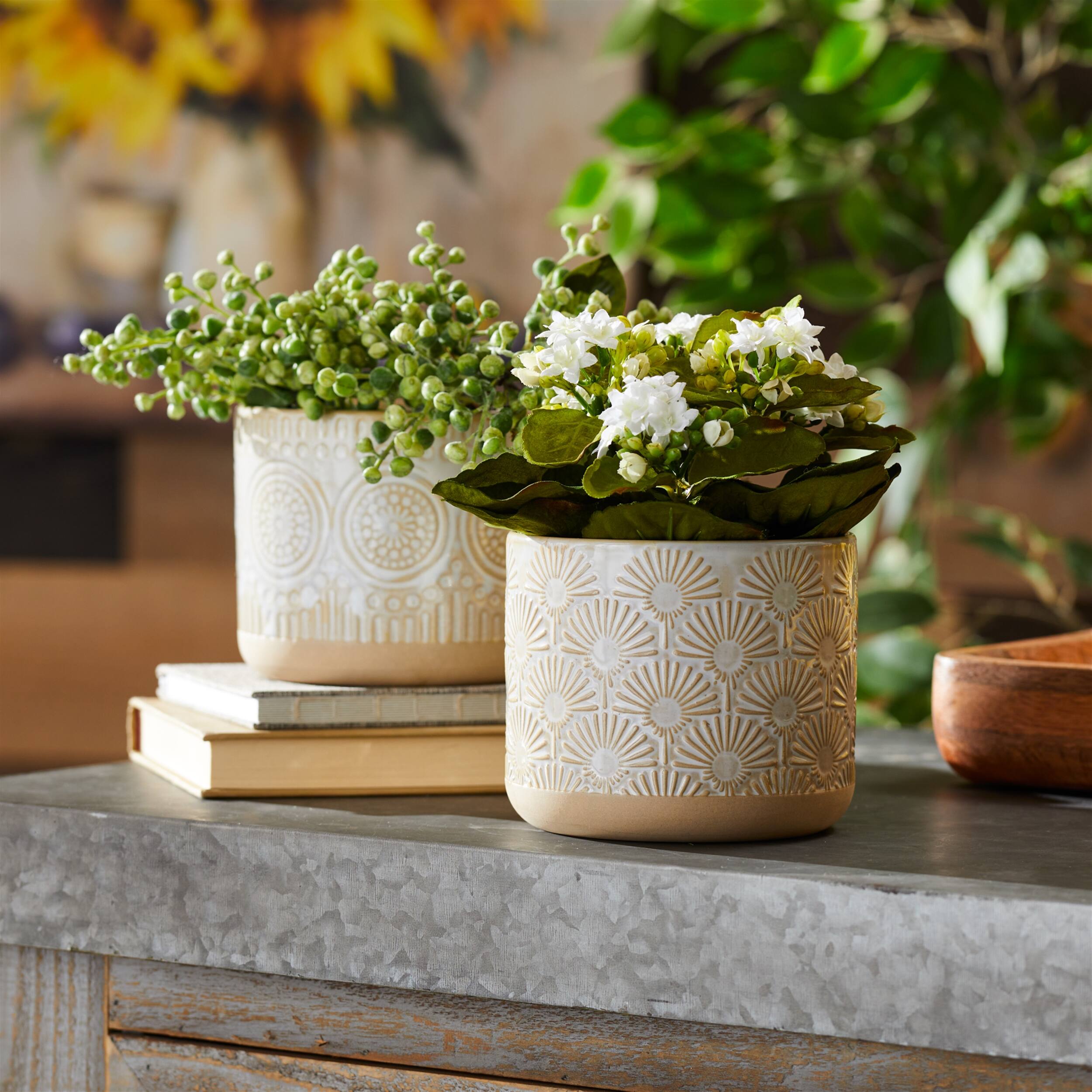 Angle. BreeBe - Porcelain Geometric Patterned Planter (Set of 2) - Beige.