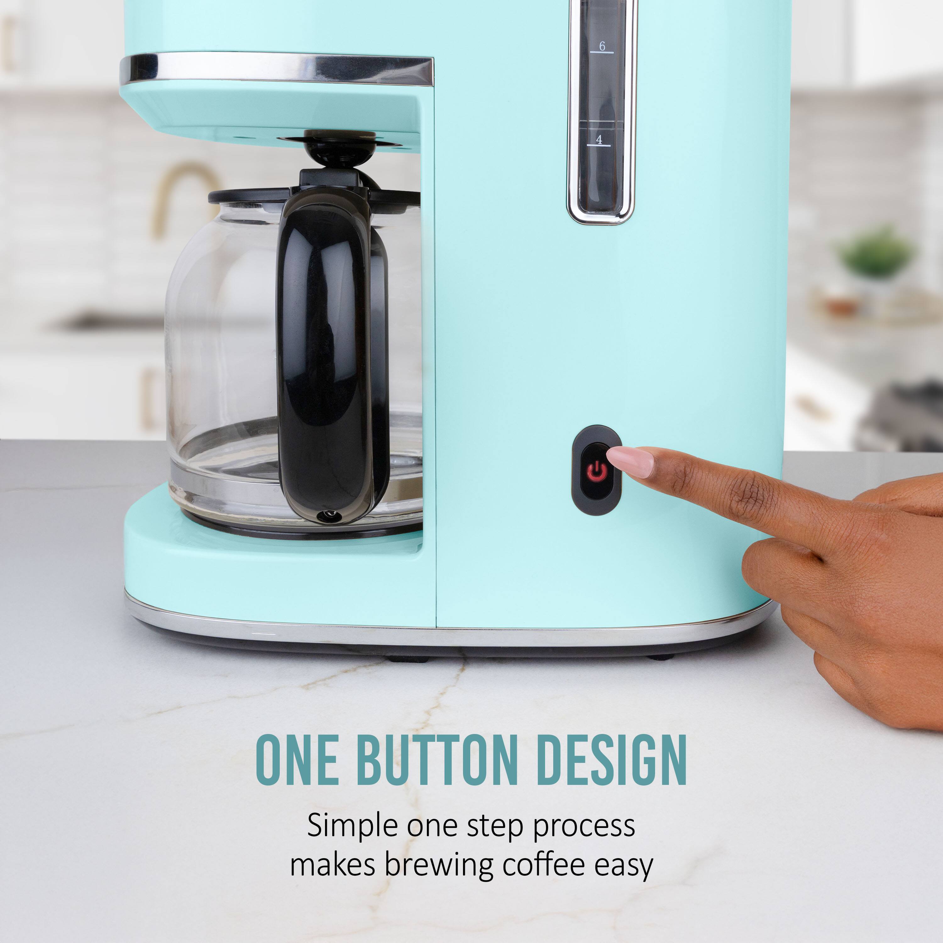 ONE BUTTON DESIGN  
Simple one step process makes brewing coffee easy