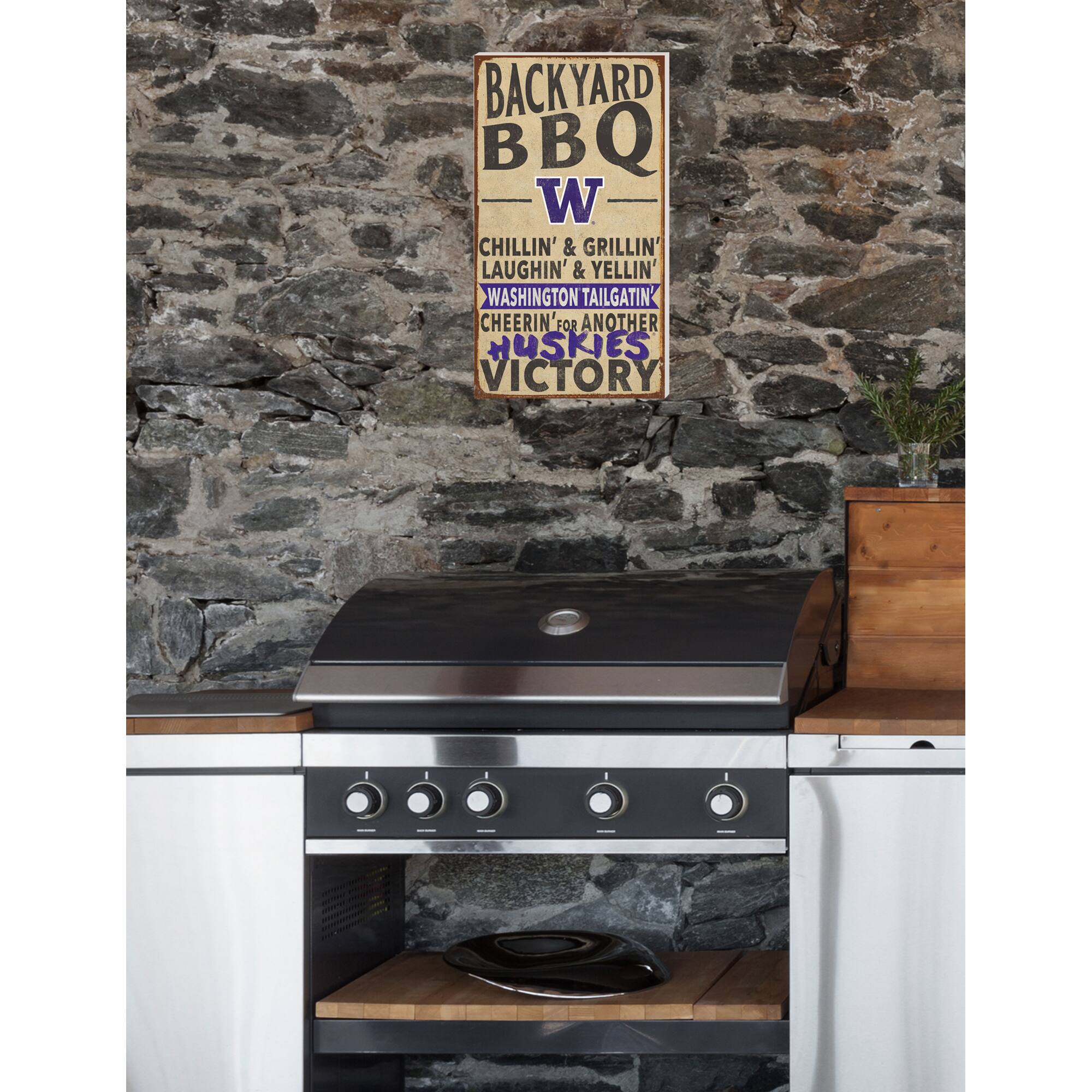 BACKYARD BBQ W  
CHILLIN' & GRILLIN'  
LAUGHIN' & YELLIN'  
WASHINGTON TAILGATIN'  
CHEERIN' FOR ANOTHER  
HUSKIES VICTORY