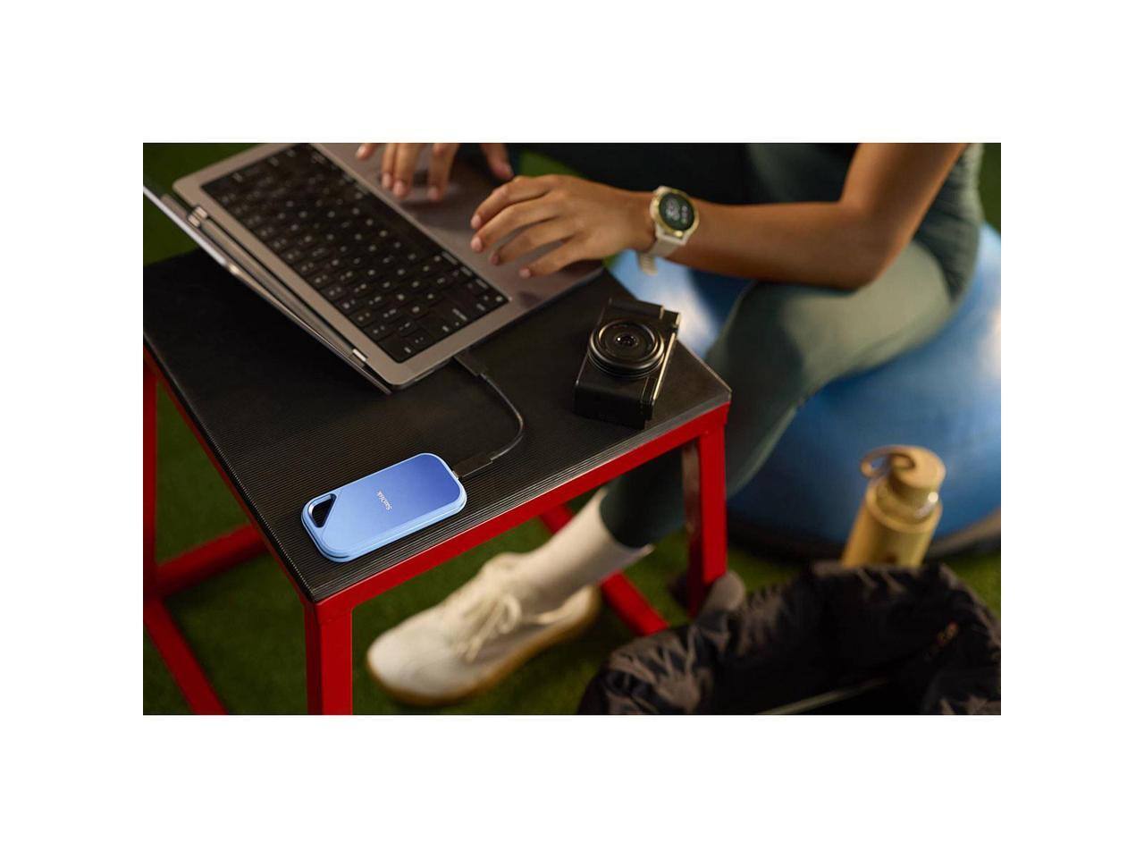 Alt View 6. SanDisk - SanDisk Creator Series Pro 1TB USB 3.2 Gen 2x2 Portable SSD.