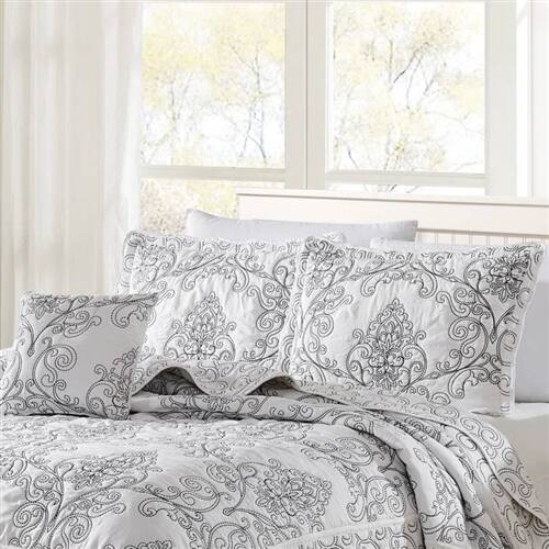 Angle. Hivvago - King size White Damask Embroidered 4 Piece Oversized Bedspread Set - White.