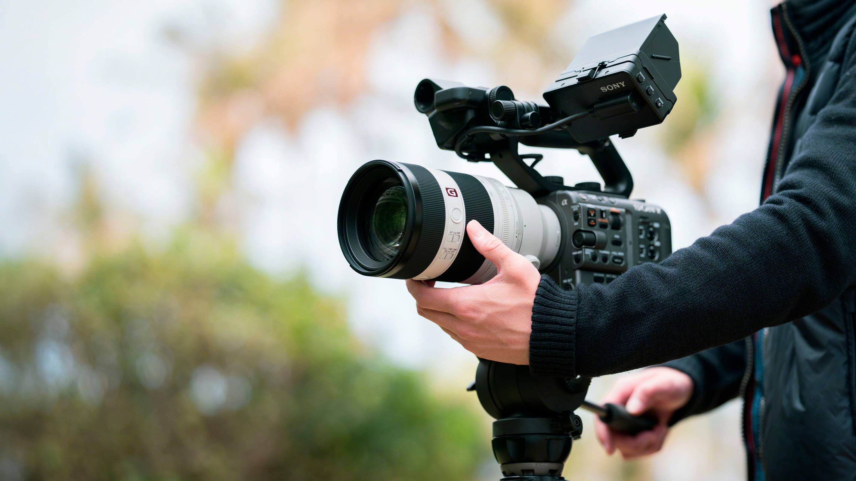 Alt View 16. Sony - FE 50-150 F2 G Master Lens - White.