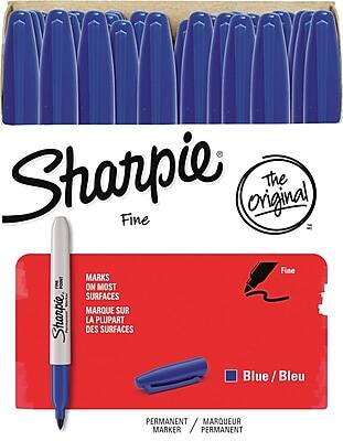 Sharpie Fine Original  
The Original  

Marks on most surfaces  
Marque sur la plupart des surfaces  

Blue / Bleu  

Permanent marker  
Marqueur permanent