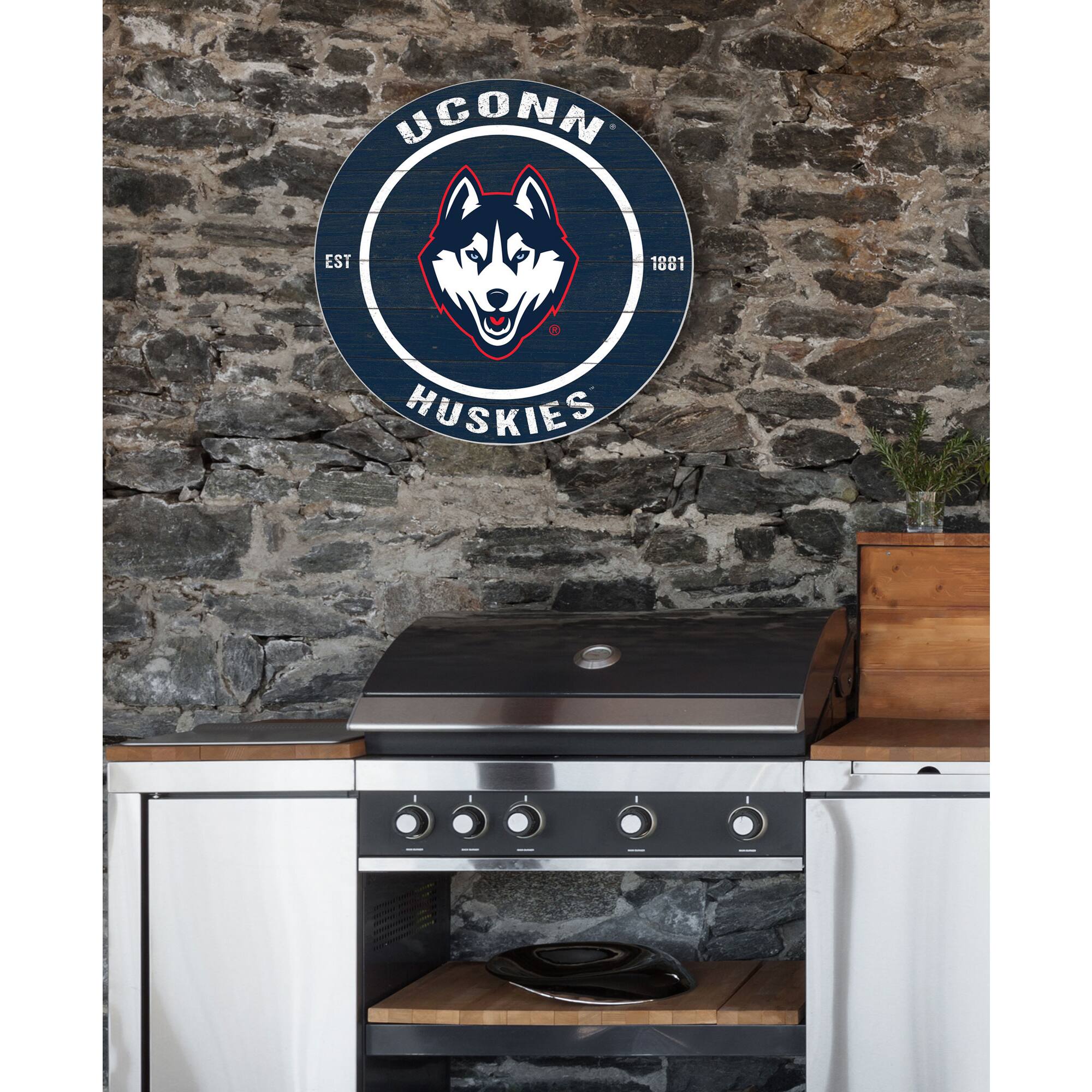 UCONN  
EST 1881  
HUSKIES