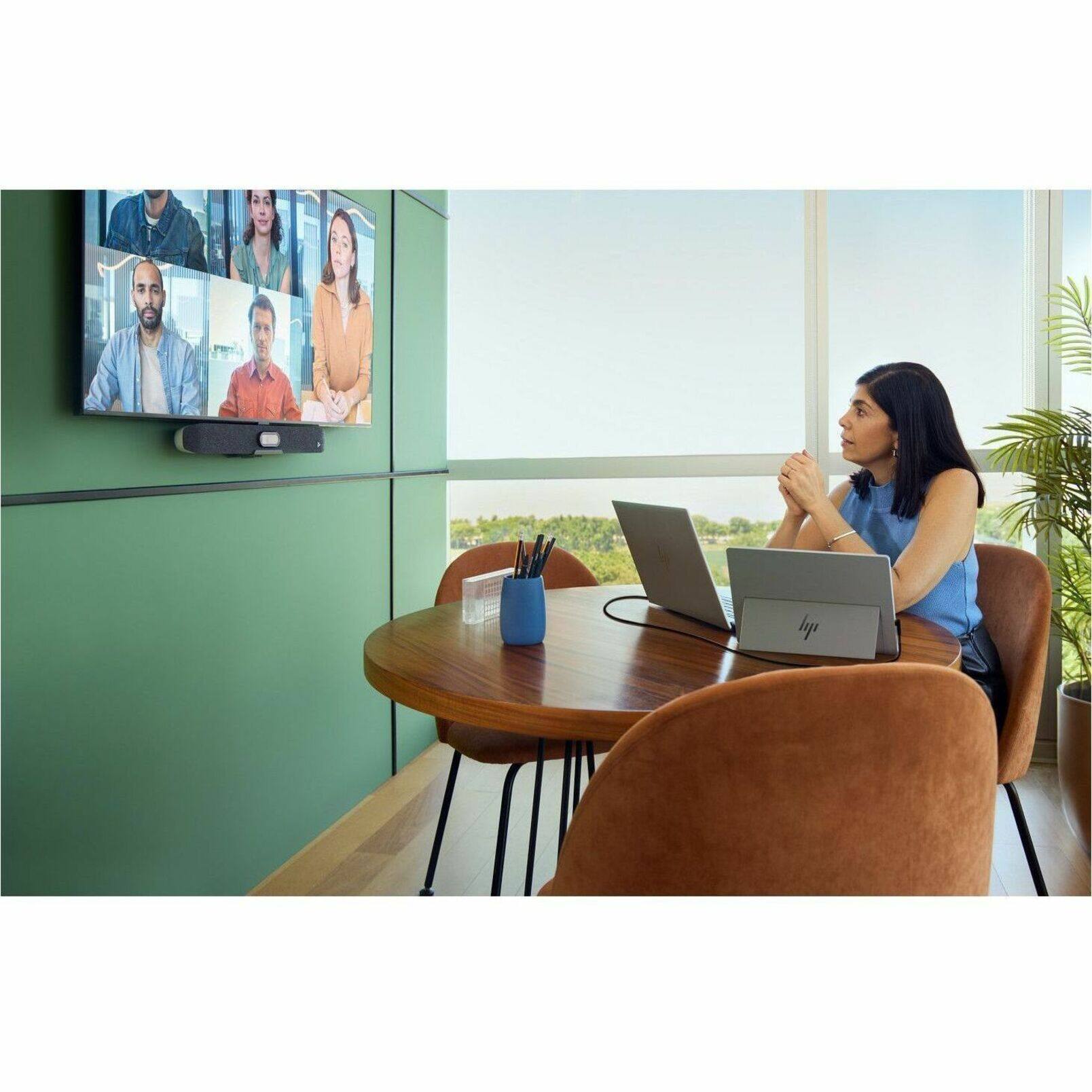 Alt View 40. HP - 14.3" IPS LED 75Hz Monitor (USB) - Silver.