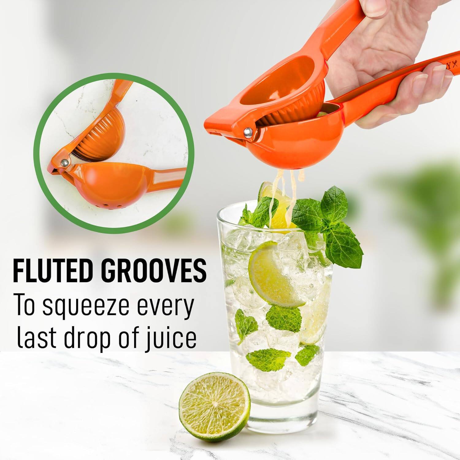 FLUTED GROOVES  
To squeeze every last drop of juice