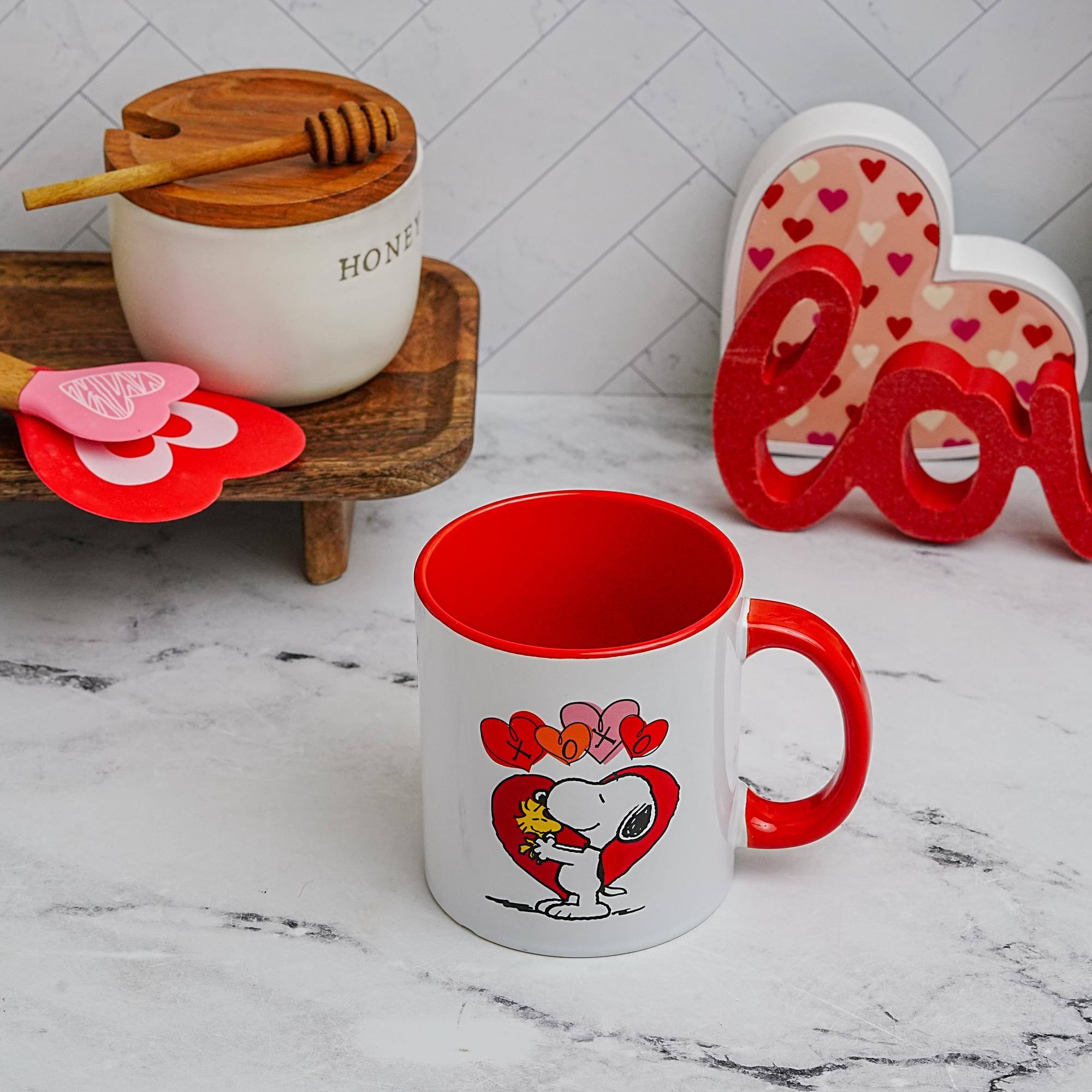 HONEY

AVA

B

B

Snoopy