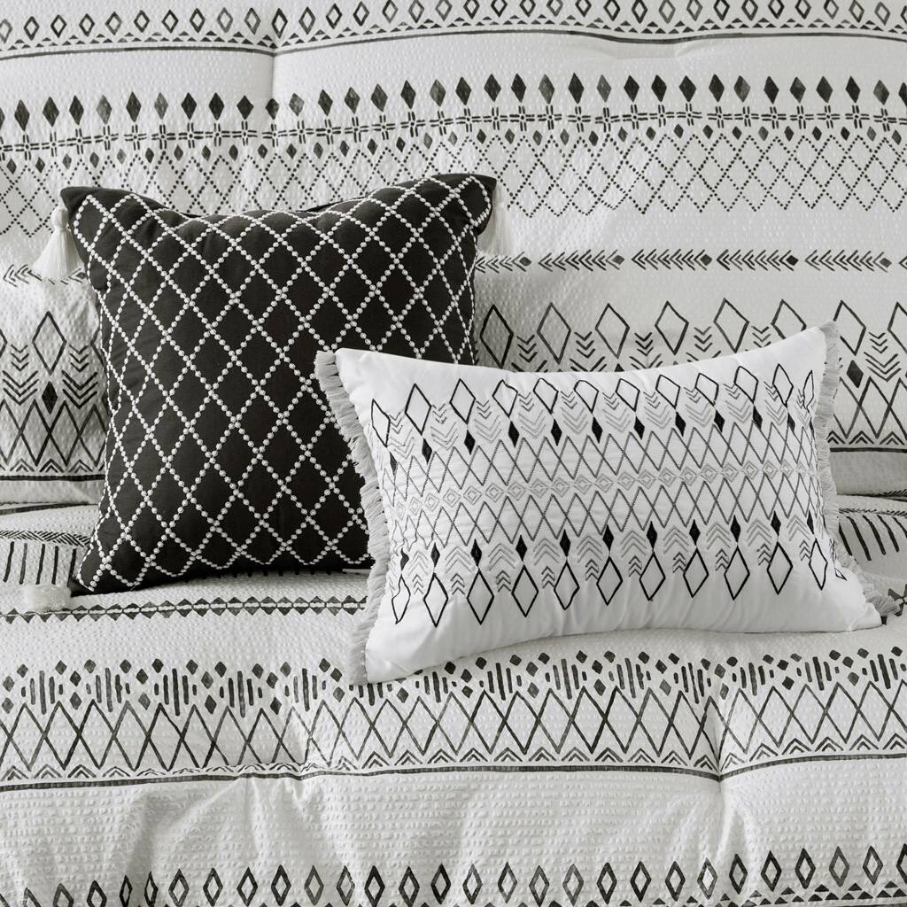 Alt View 3. Gracie Mills - Gracie Mills Penny Southwest-Inspired 5 Piece Seersucker Comforter Set with Decorative Pillows - Ivory/Black.