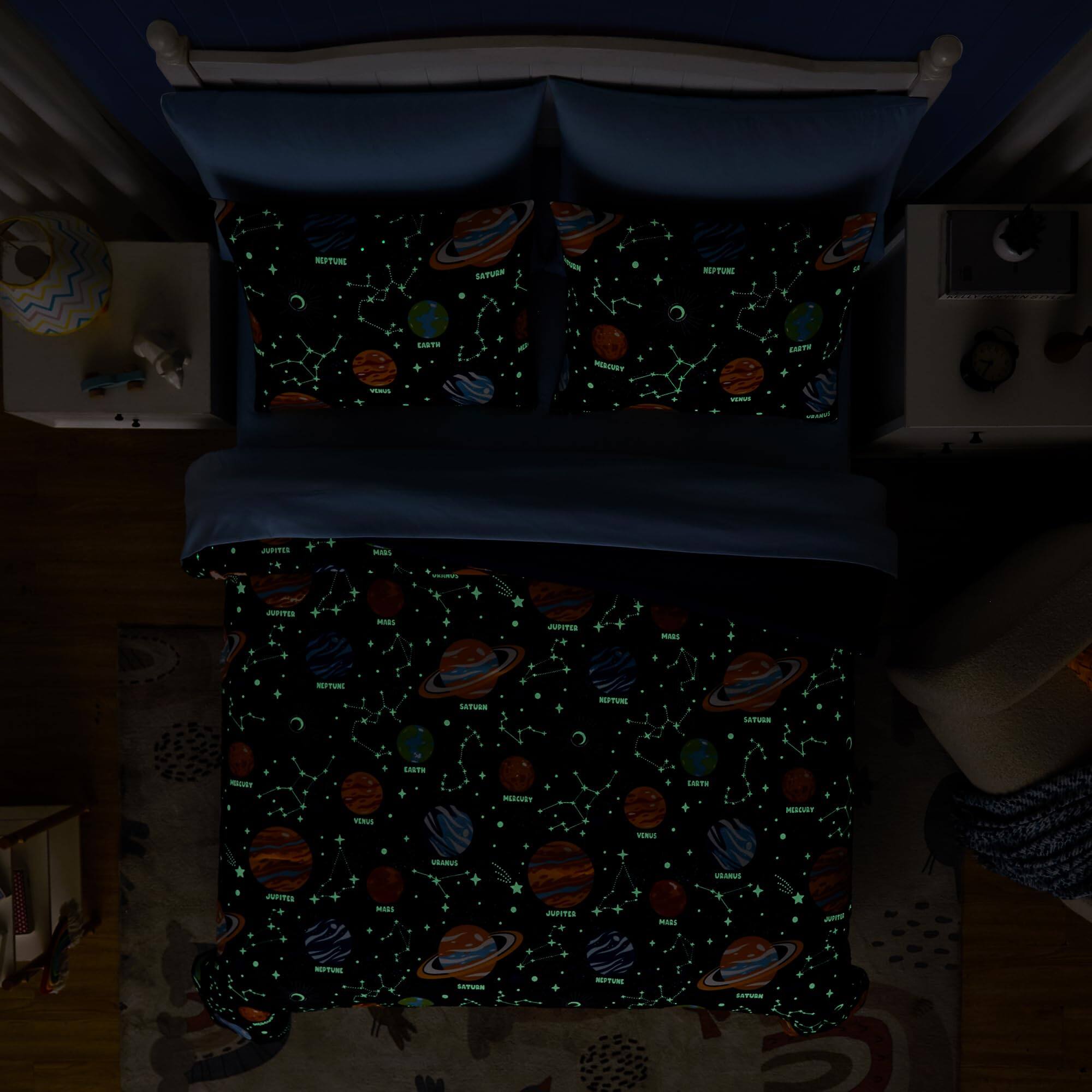 Sure, here is the corrected and grouped text from the image:

**Top Row:**
- REPTUNE
- SKTUAM
- REPTURE
- SAATH
- HELUNY
- EETO

**Middle Row:**
- X JTIS
- PI8S
- JUPITIS
- MARS
- AURITES
- POIES
- NTURI
- SATURI

**Bottom Row:**
- REPTUNE
- LATURN
- Lom
- MU
- LIOTE
- REAVER
- nUS
- VEARUS
- ULARUS
- JuTTO
- mas
- Jutms
- mAks

**Additional Text:**
- NOTVEE
- Semue
- HTUN
- CITUSS