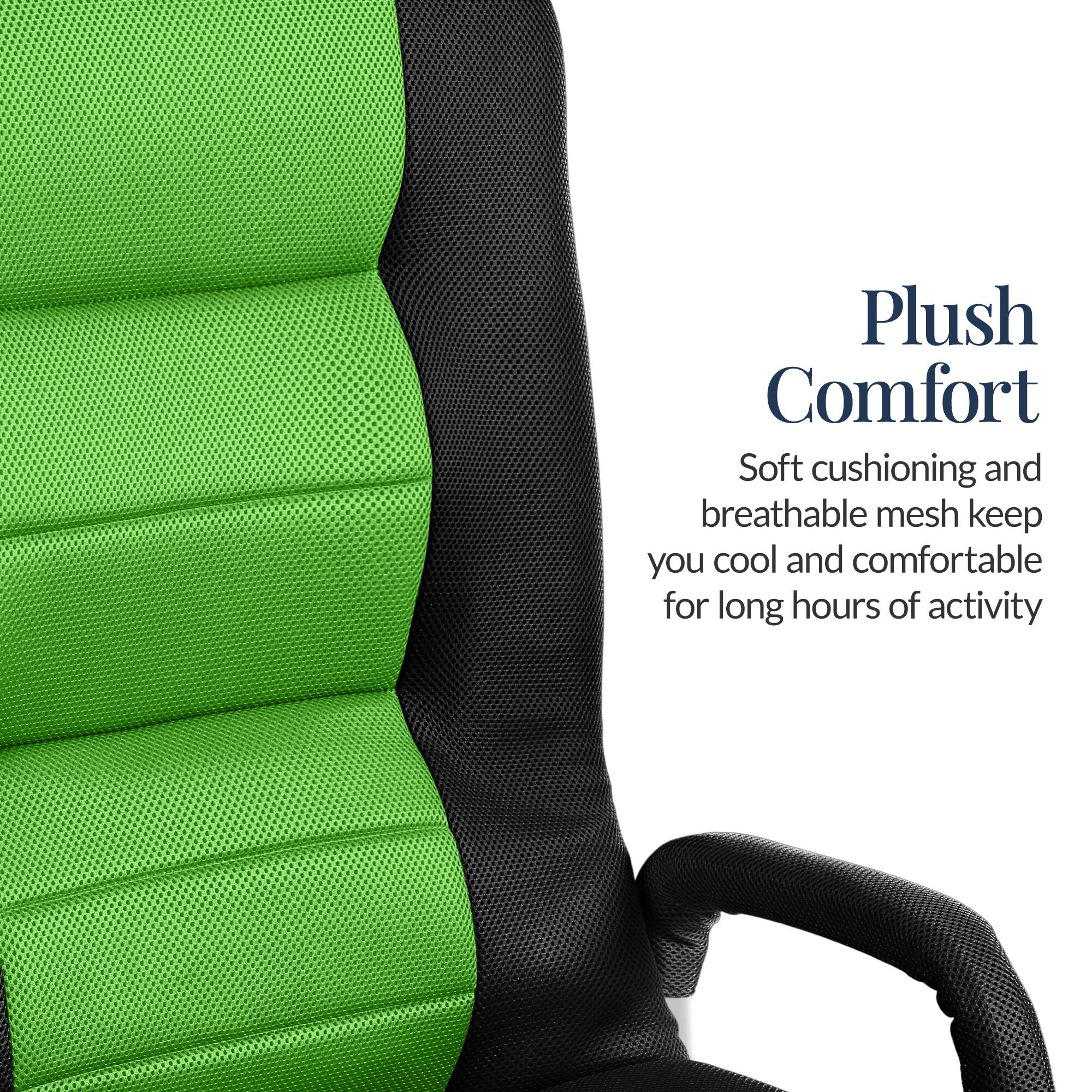 Plush Comfort  
Soft cushioning and breathable mesh keep you cool and comfortable for long hours of activity