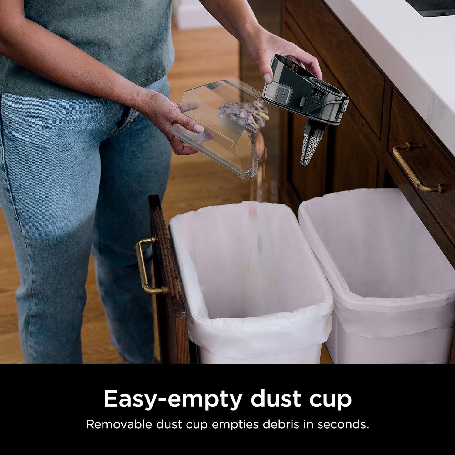 Easy-empty dust cup  
Removable dust cup empties debris in seconds.