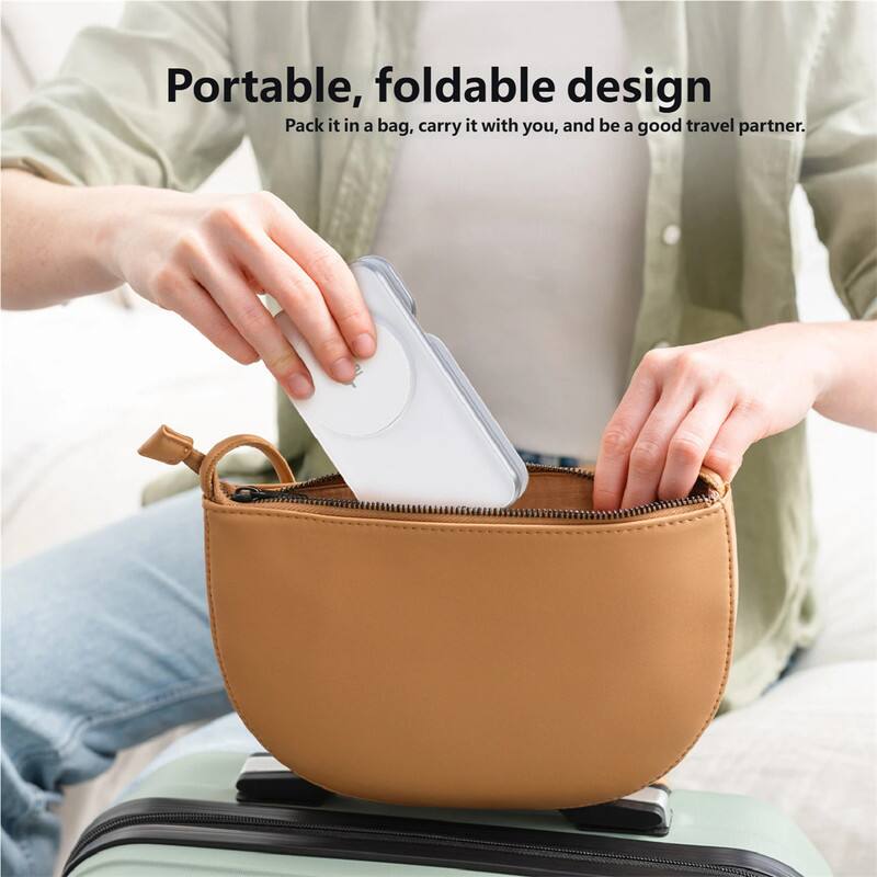 Portable, foldable design  
Pack it in a bag, carry it with you, and be a good travel partner.