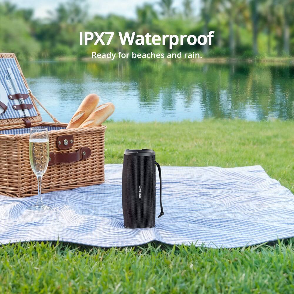 IPX7 Waterproof  
Ready for beaches and rain.