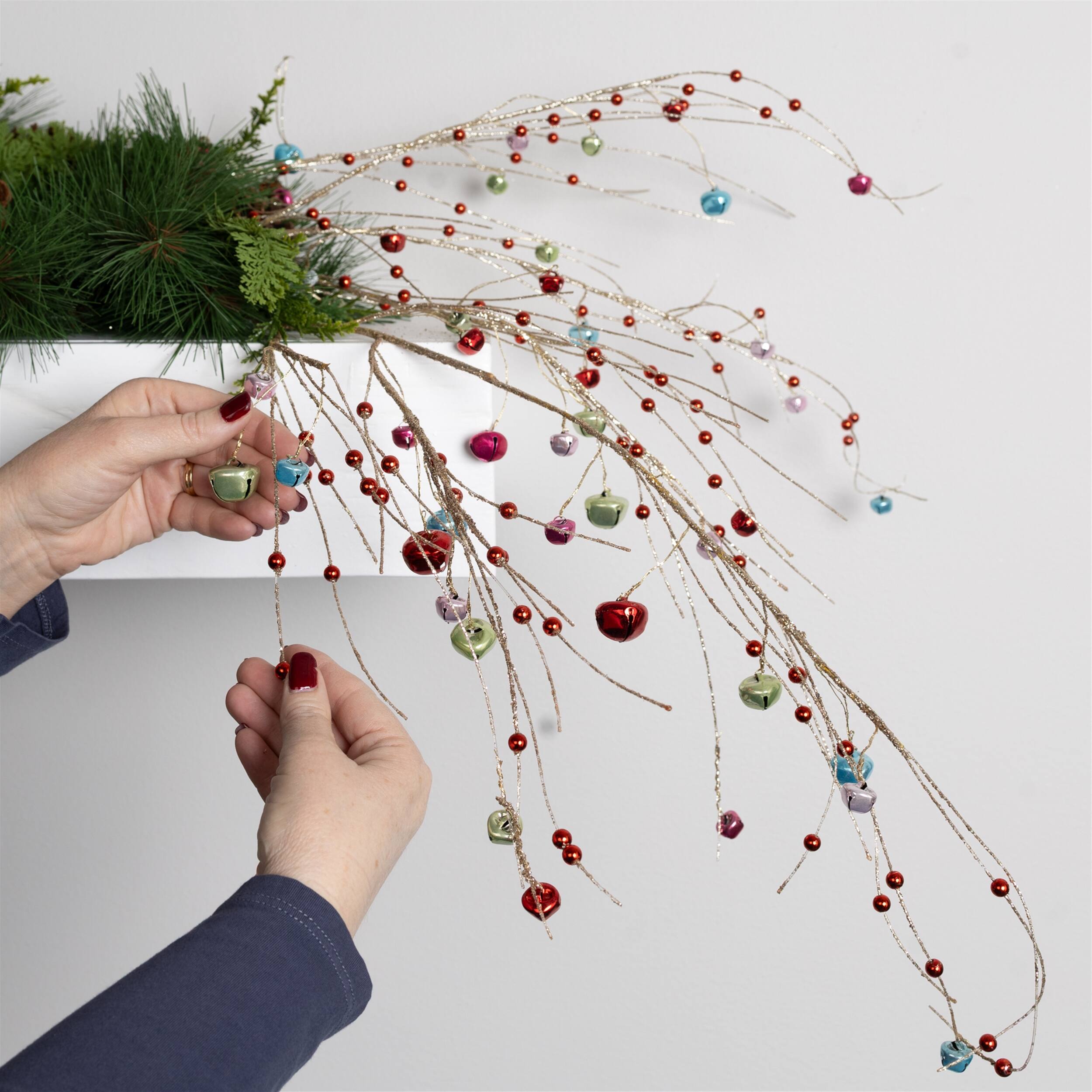 Angle. BreeBe - Jingle Bell Spray (Set of 2) - Gold, Red.