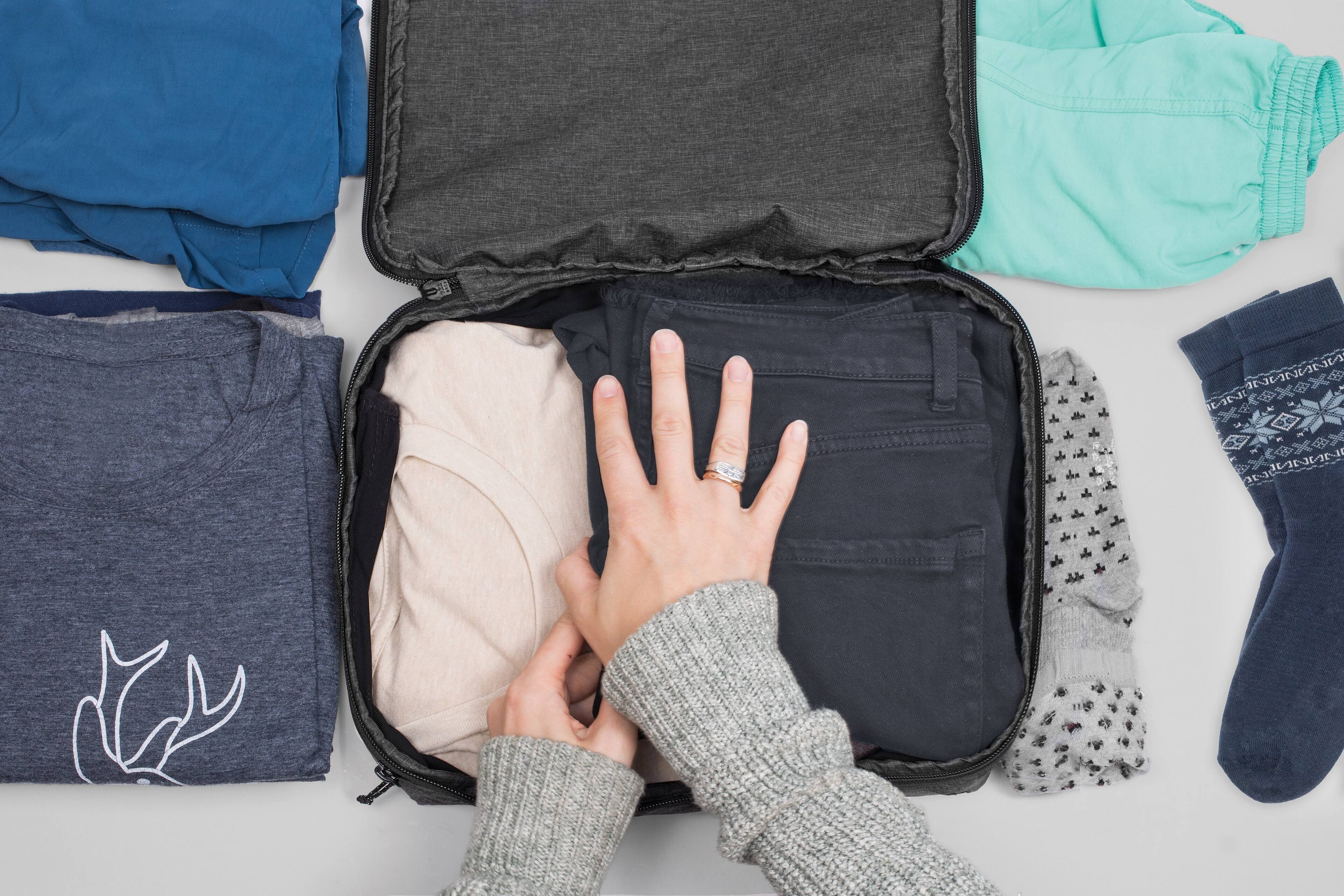 The text on the image is "Nana Nund ndes."