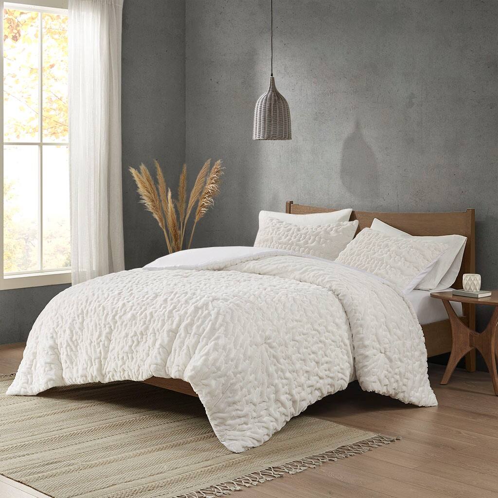 Alt View 1. Gracie Mills - Gracie Mills Hanna Faux Fur Down Alternative Comforter Set - Ivory.