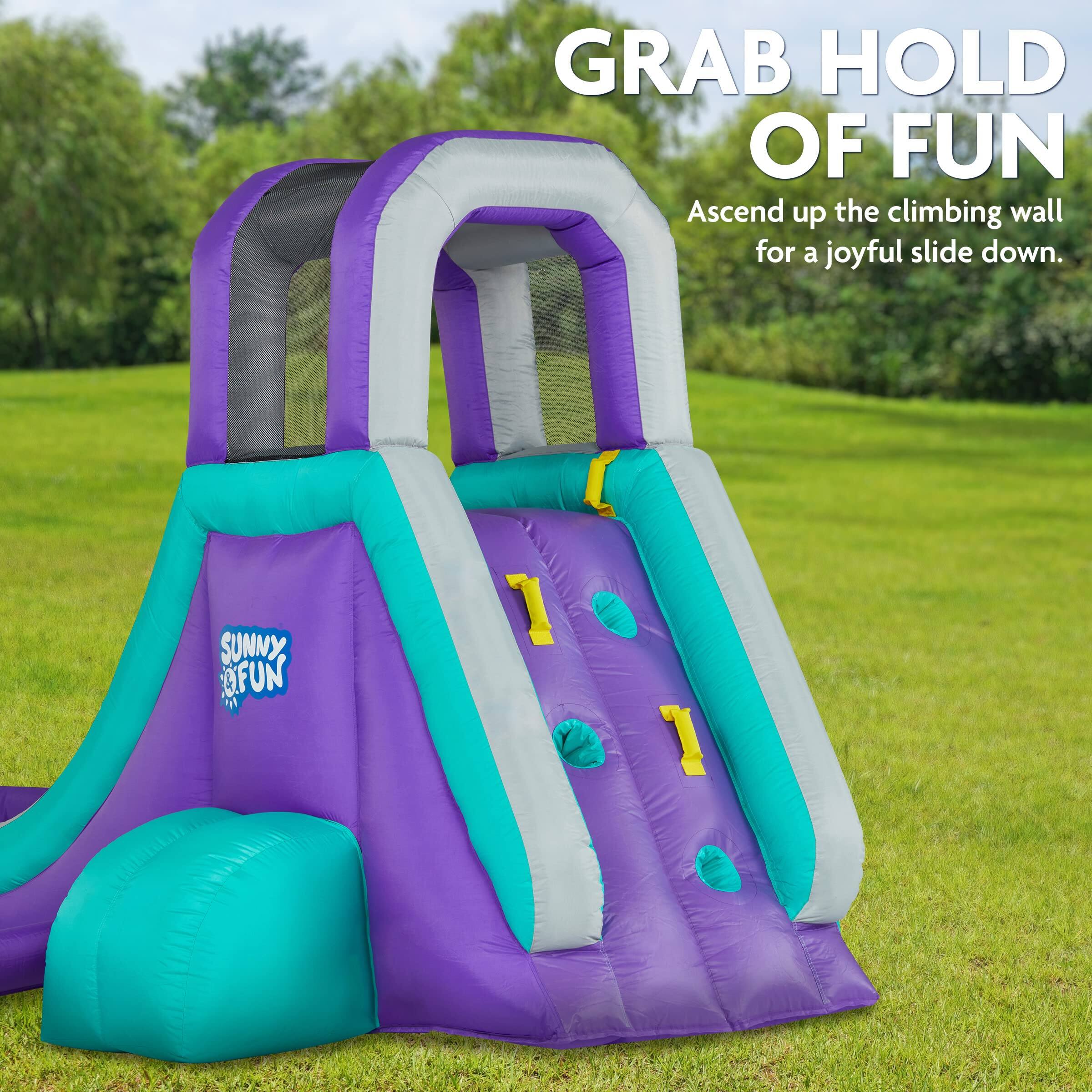 GRAB HOLD OF FUN
Ascend up the climbing wall for a joyful slide down.
SUNNY FUN
1 1