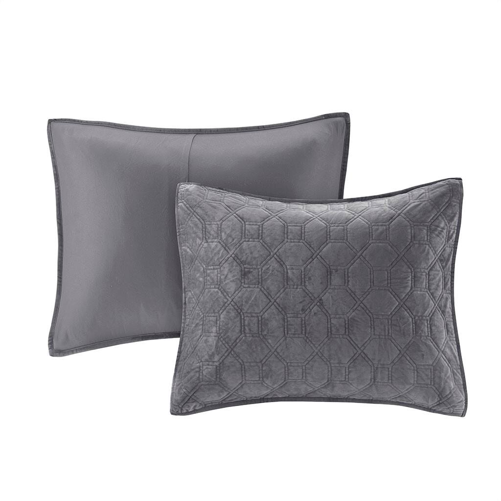 Alt View 4. Gracie Mills - Gracie Mills Gayle 3-Piece Casual Geometric Velvet Quilt Set - Grey.