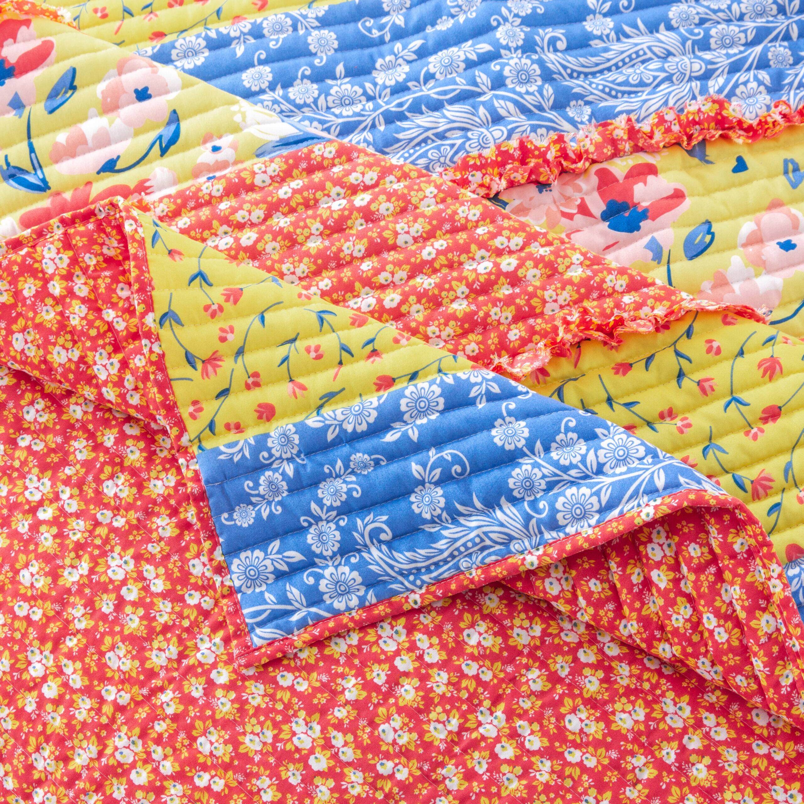 Left. BreeBe - Skylar Quilt Set - 2 Piece Twin/XL - Calico.