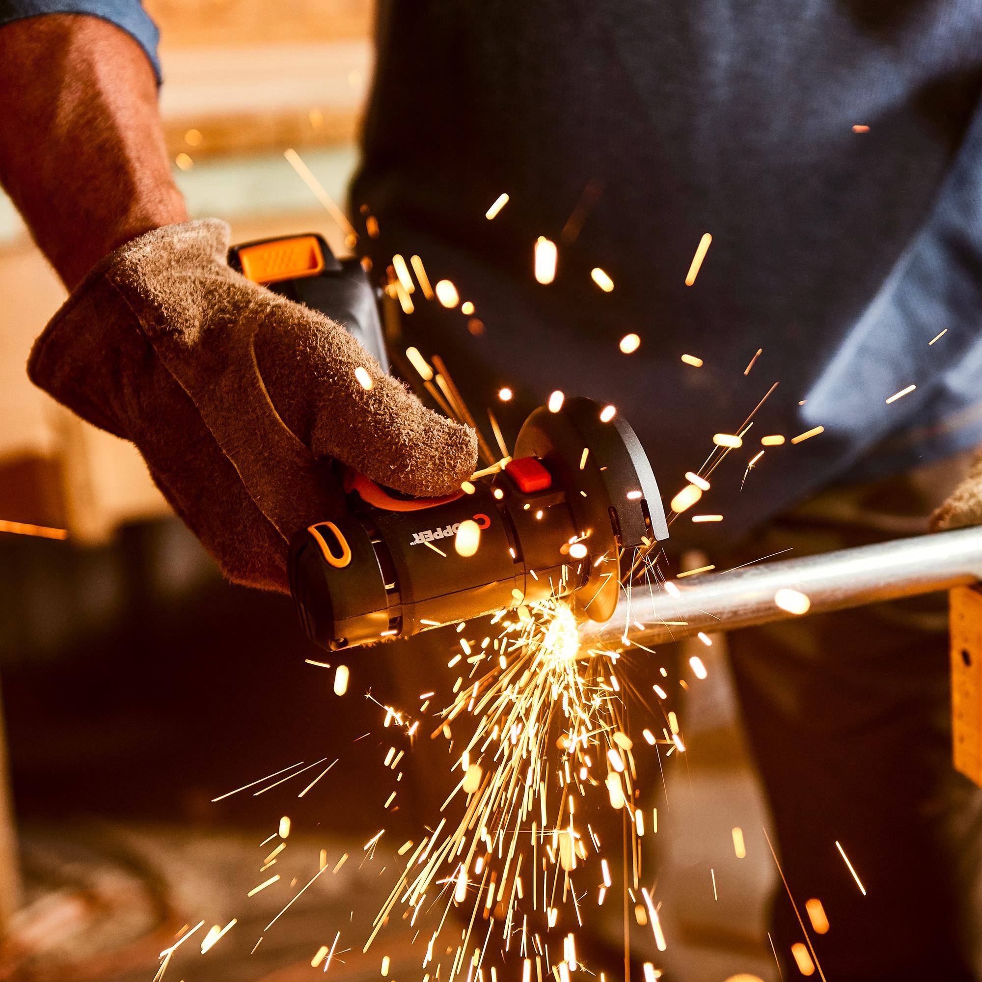 Alt View 2. WORX - WX801L 20V 3" Cordless Mini Cutter Kit - Black.