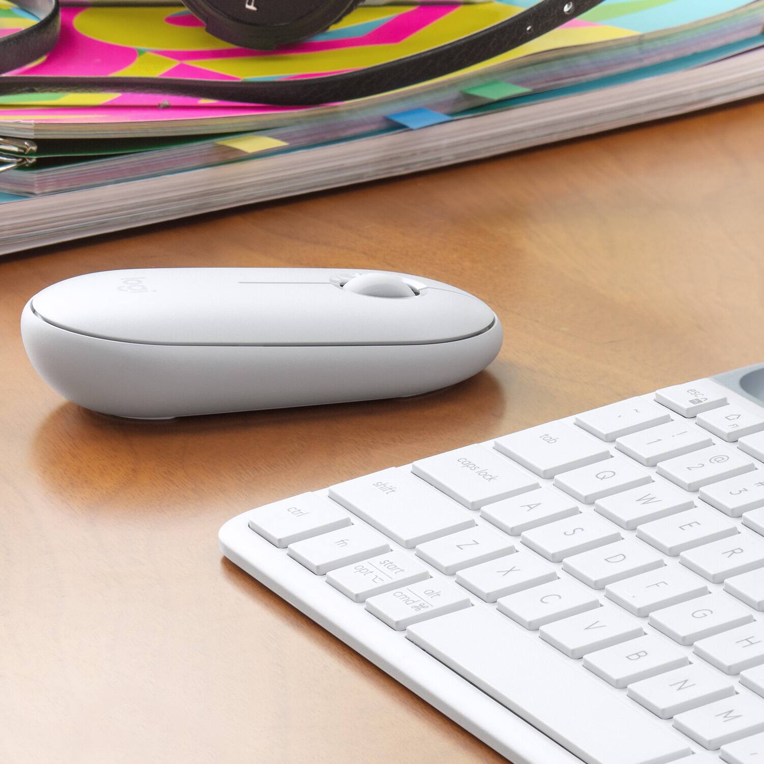 Alt View 14. Logitech - Pebble i345 Bluetooth Optical Ambidextrous Mouse for iPad - White.