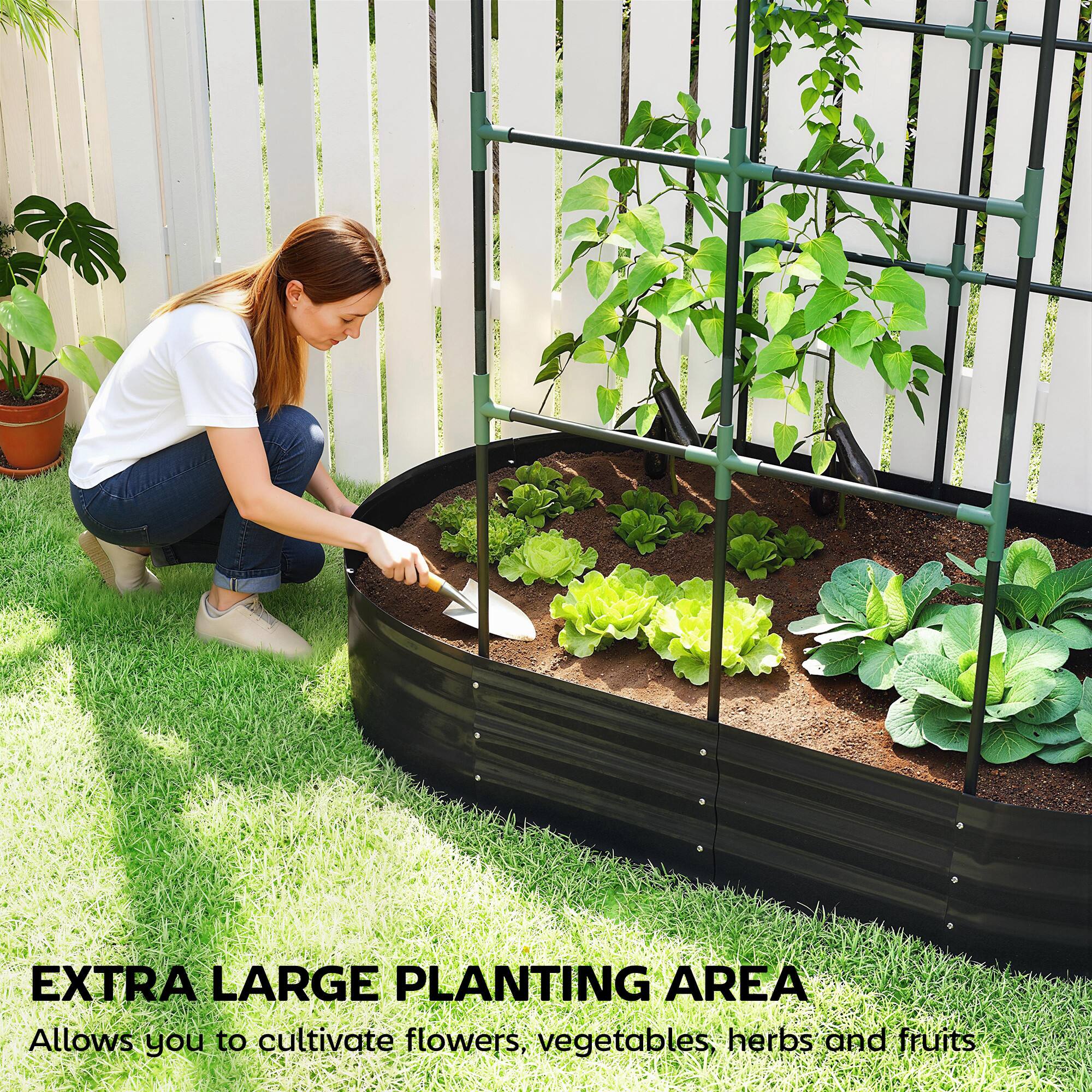 EXTRA LARGE PLANTING AREA  
Allows you to cultivate flowers, vegetables, herbs and fruits