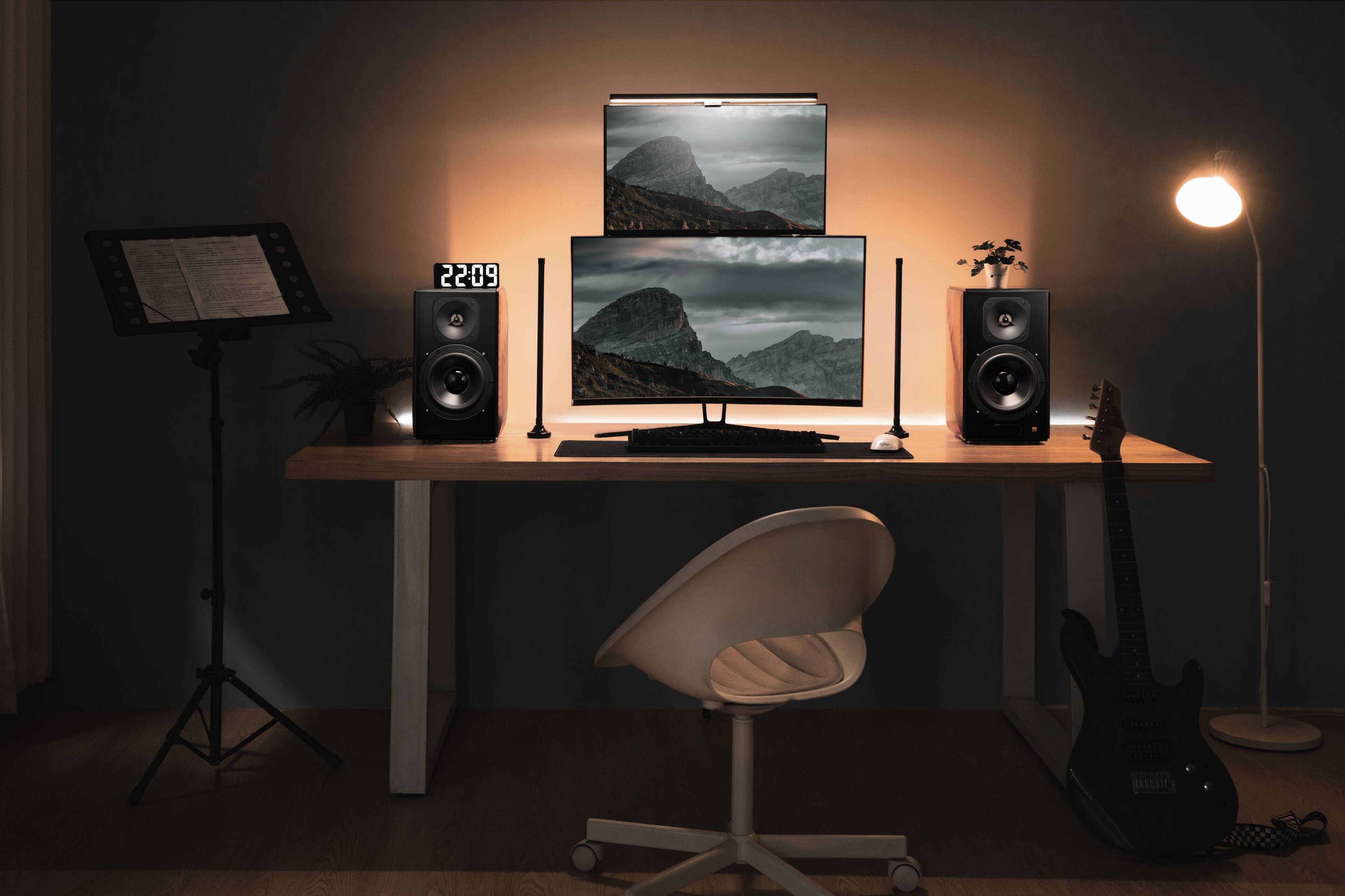 The text on the image reads "2209 ADEE DEXE1."