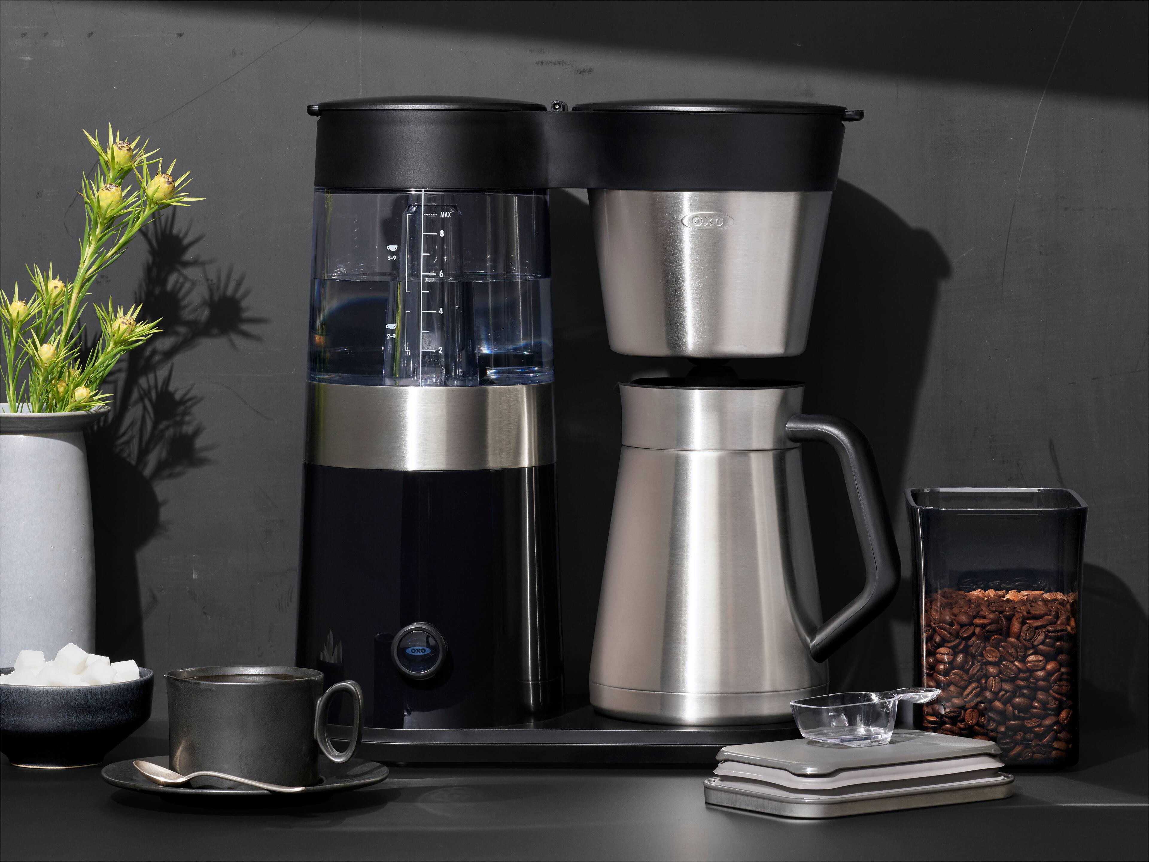 Alt View 12. OXO - STL Coffee Pop with Scoop  - 1.7 QT / 1.6 L - Clear.