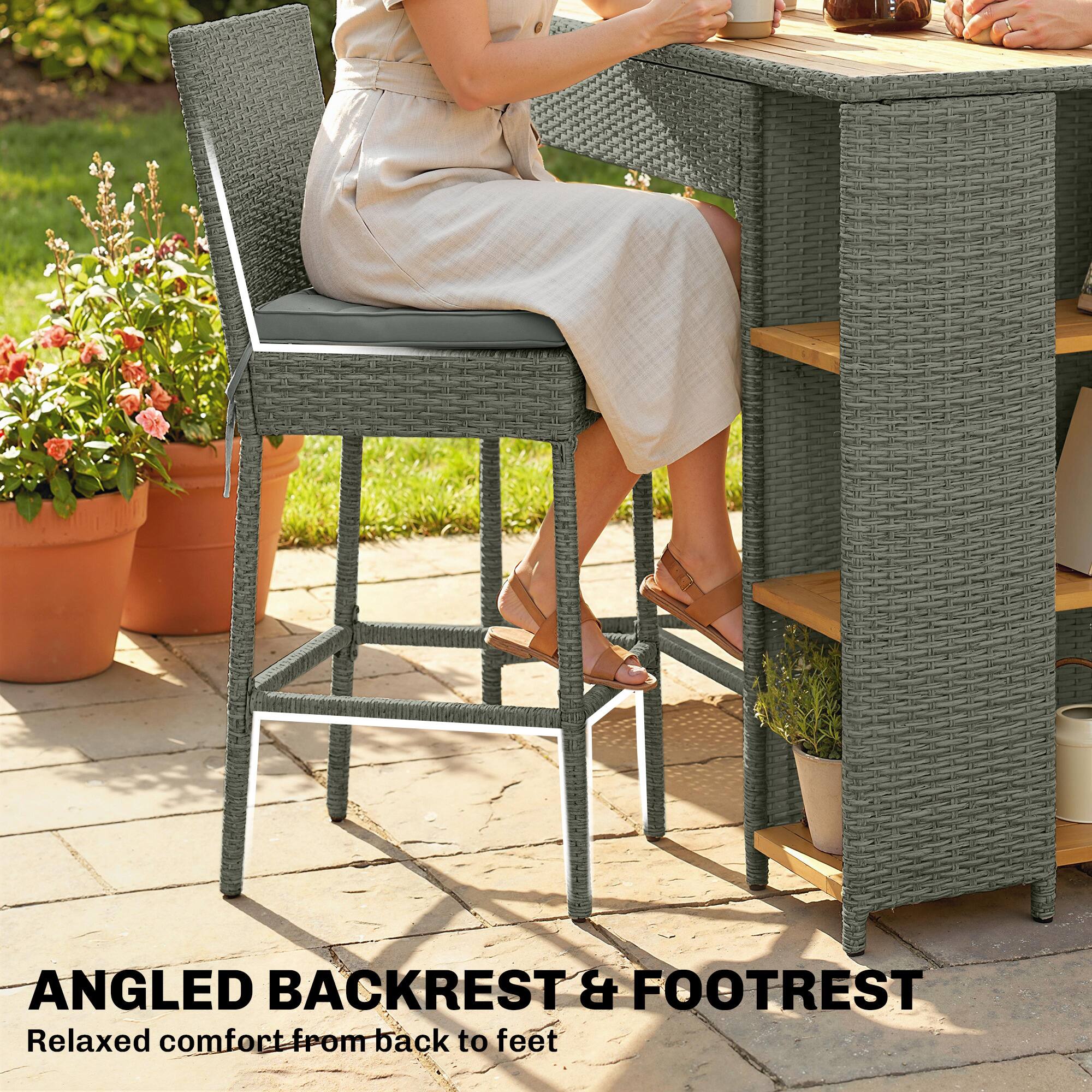 ANGLED BACKREST & FOOTREST  
Relaxed comfort from back to feet