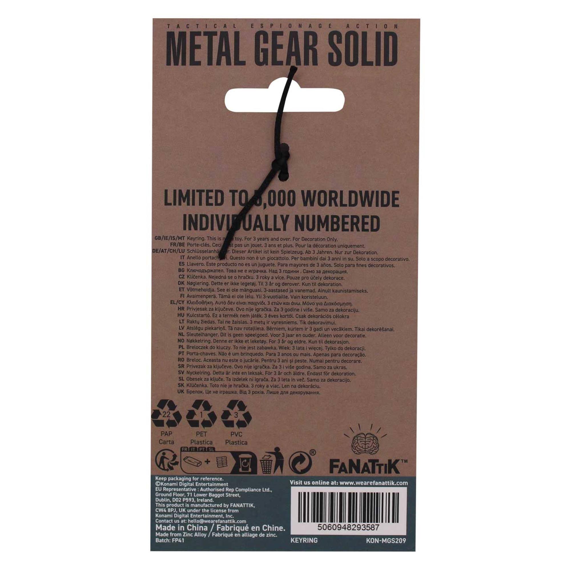TACTICAL ESPIONAGE ACTION  
METAL GEAR SOLID  
LIMITED TO 6,000 WORLDWIDE  
INDIVIDUALLY NUMBERED  

GB/IE/S/HT Keyring yearE Decoration Only  
FR/BE Porte-cles jouet decoration uniquement  
DE/AT/CH/LU Schlüsselanha Dieser Artikel Spielterg Jahren  
Deluration Anetia portach Questo pocamma Sambii scopo decorativo  
Liavero producto juguete mayores anos decorativos  
Kizenka Nejednd hralku roRy Pouze odelly delorace.  
Negiering Detle legetai derover desoration  
Voemehaidje malnguasi J-aastased vanemad.  
Ainul aurestamiens Avaimenperk Tama d-vuntialle koristeluun  
EL/CY Khedolten sbivpon Move Goxn Privietak ajuleve gracka podine  
Samo dekoracos Kulestarta Iermk Wnik NOraL deloraris ceickra  
Rakty Bedun Eaisias. vyresniems dekorav