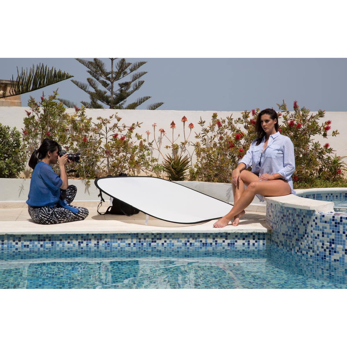 Alt View 1. Manfrotto - Manfrotto 48x72" Collapsible Oval Reflector, Silver/Gold.