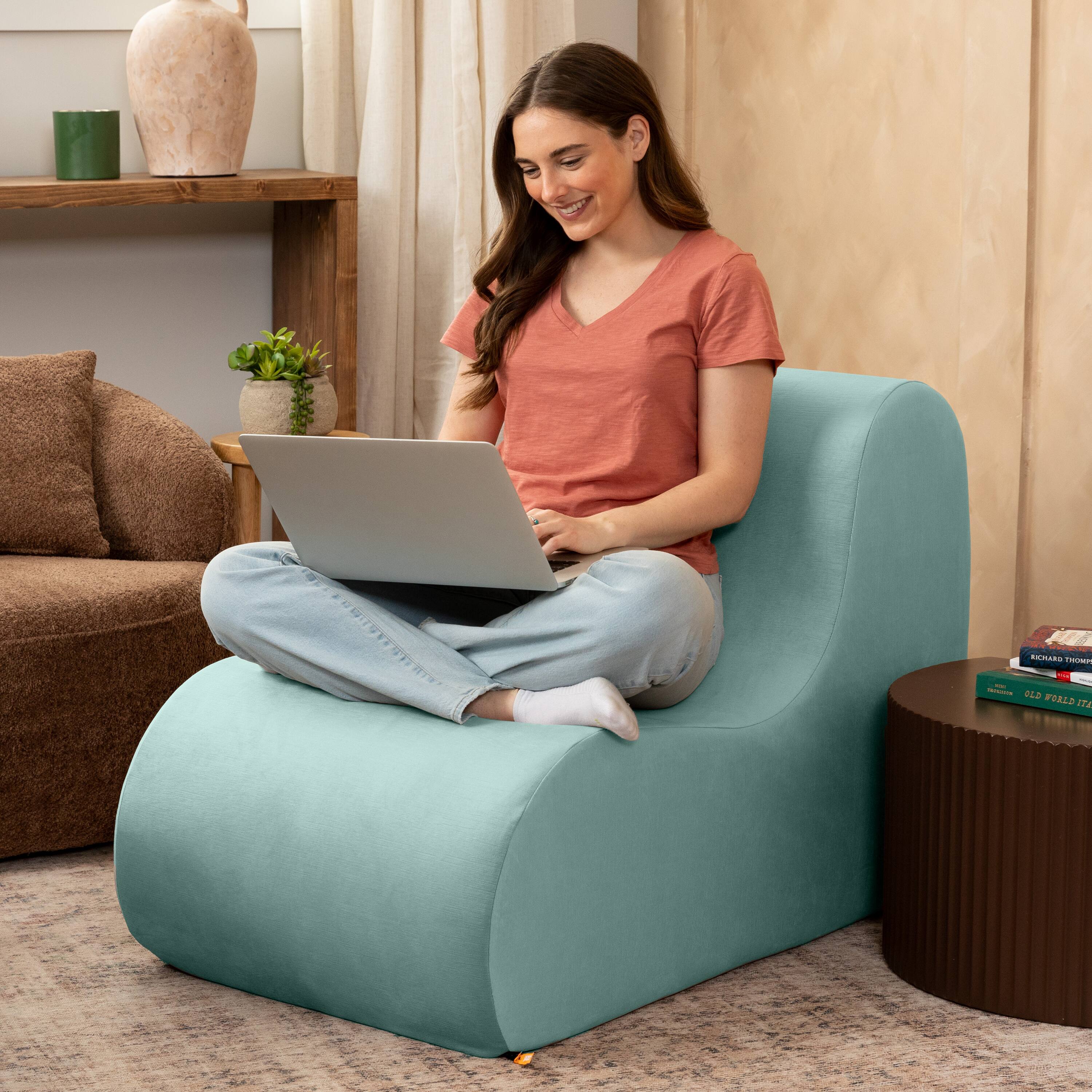 The text in the image reads:

"CO.O N - - - aLa FORED TE"

Corrected and grouped text:

"CO. O N - - - a La FORED TE"