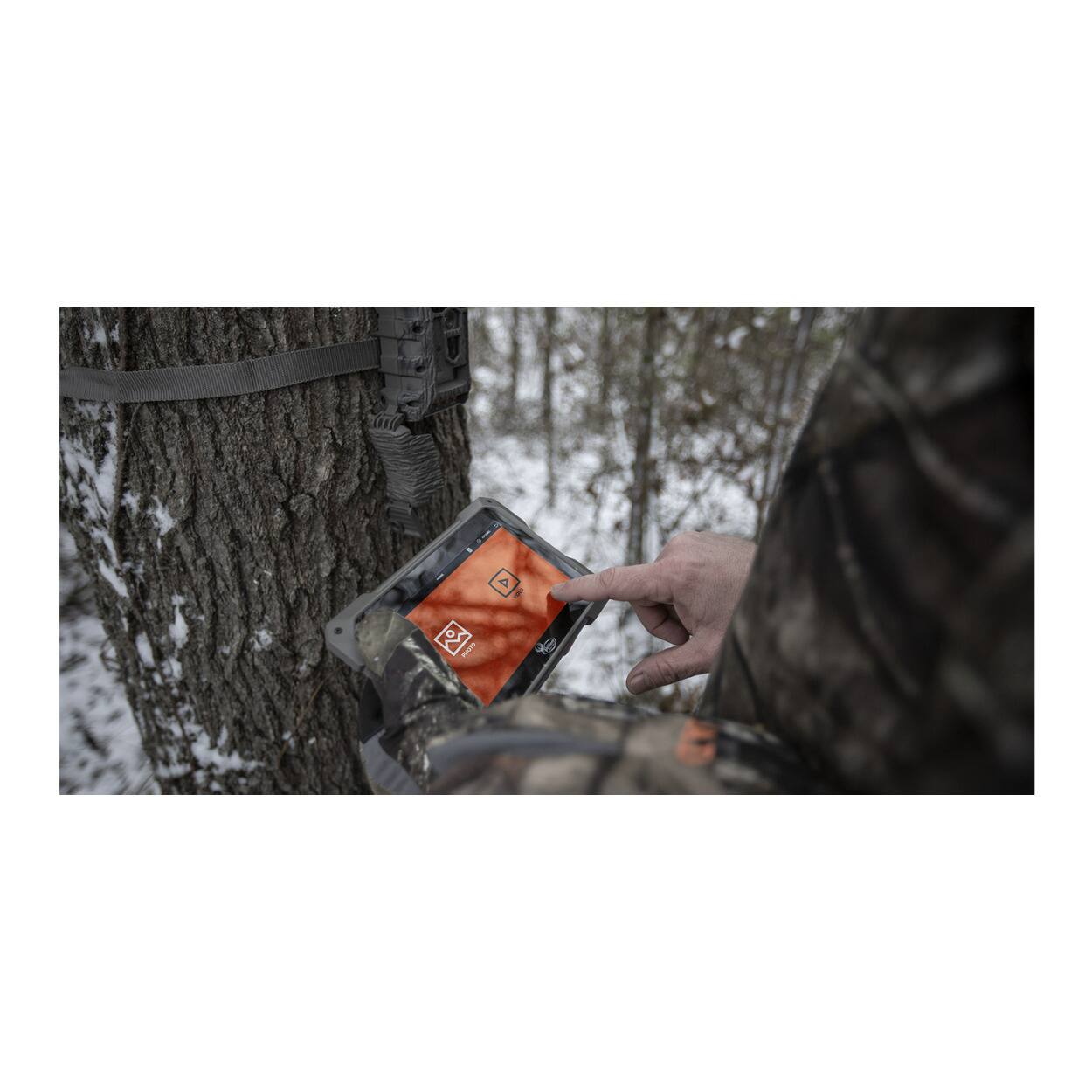 Back. Wildgame Innovations - Wildgame Innovation 7-Inch Touchscreen Trail Tablet with Memory Card (12) Bundle.