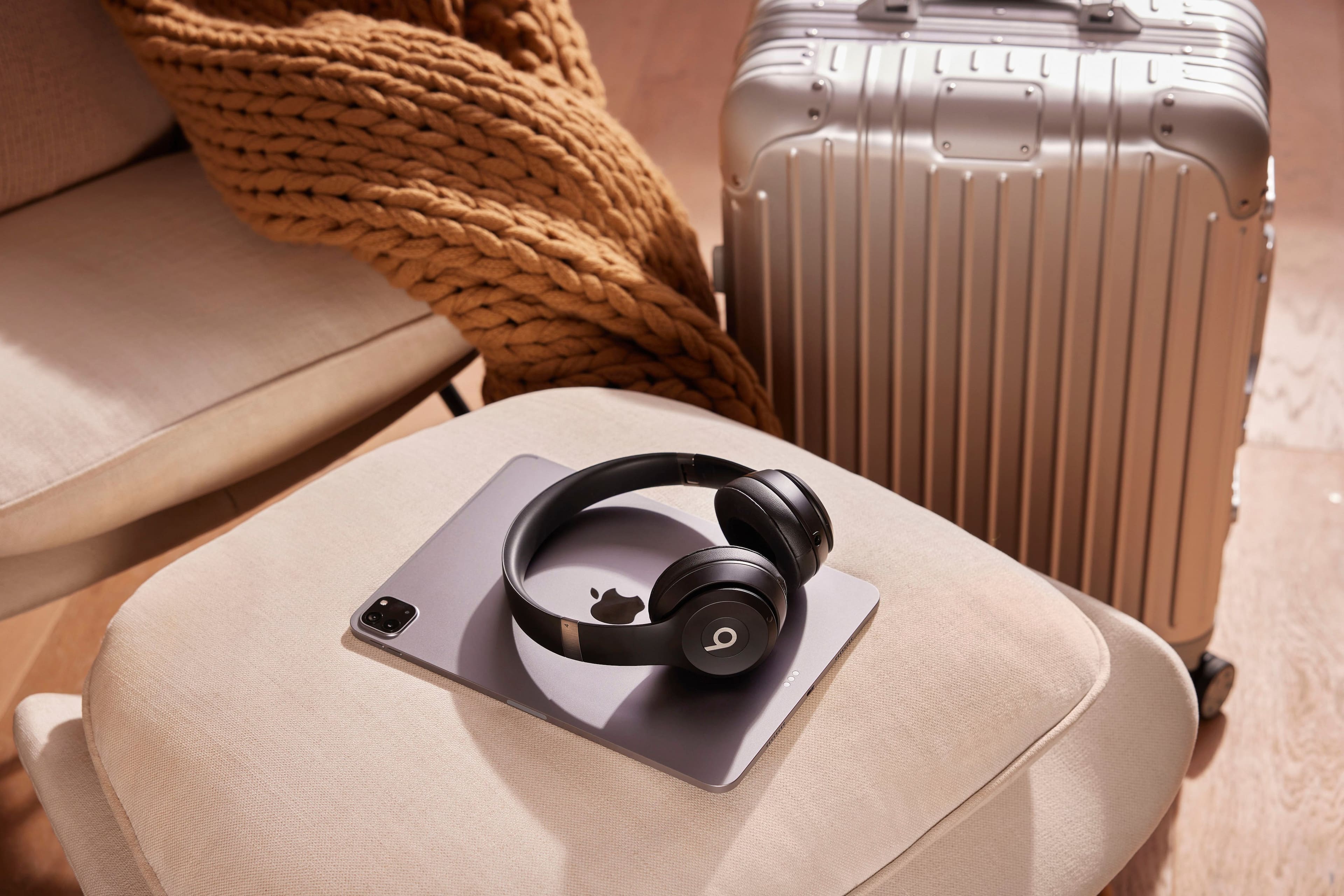 Alt View 17. Beats - Solo 4 Wireless On-Ear Headphones - Matte Black.