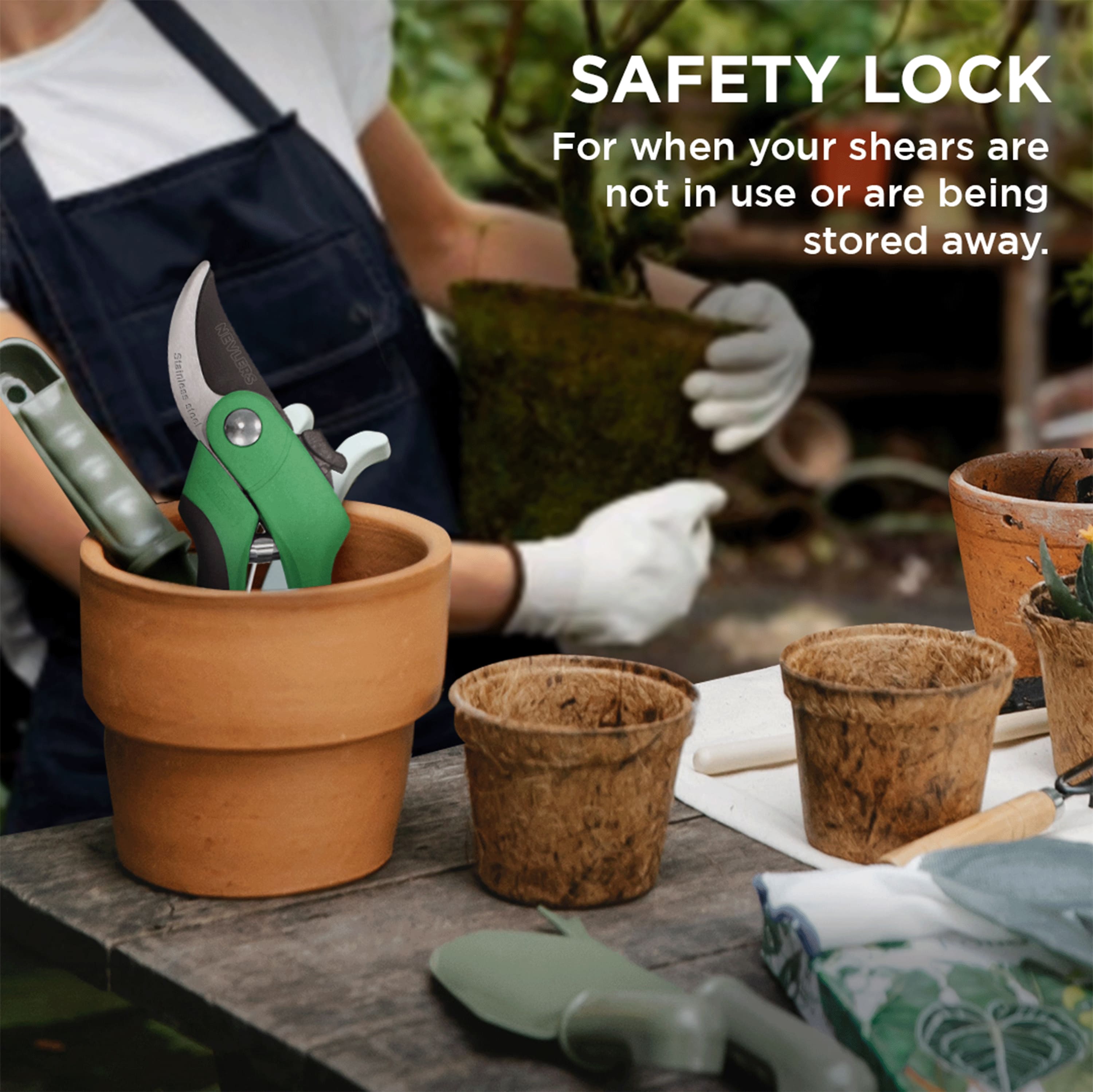 SAFETY LOCK  
For when your shears are not in use or are being stored away.
