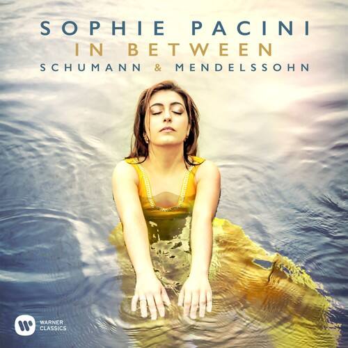 SOPHIE PACINI  
IN BETWEEN  
SCHUMANN & MENDELSSOHN  

WARNER CLASSICS