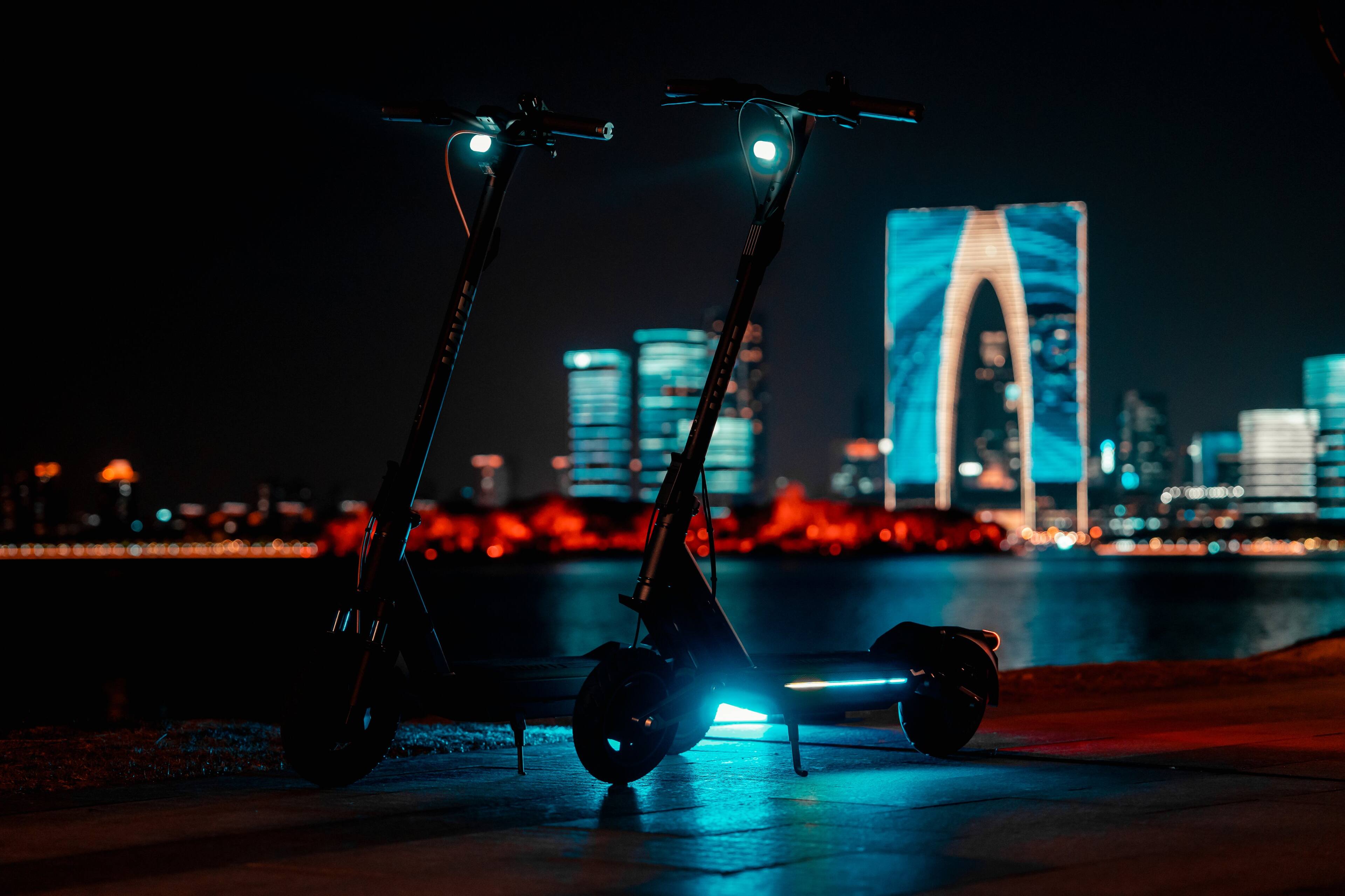 Alt View 13. NAVEE - GT3 Pro Electric Scooter w/37.3 miles Max Operating Range & 20 mph Max Speed - Black.