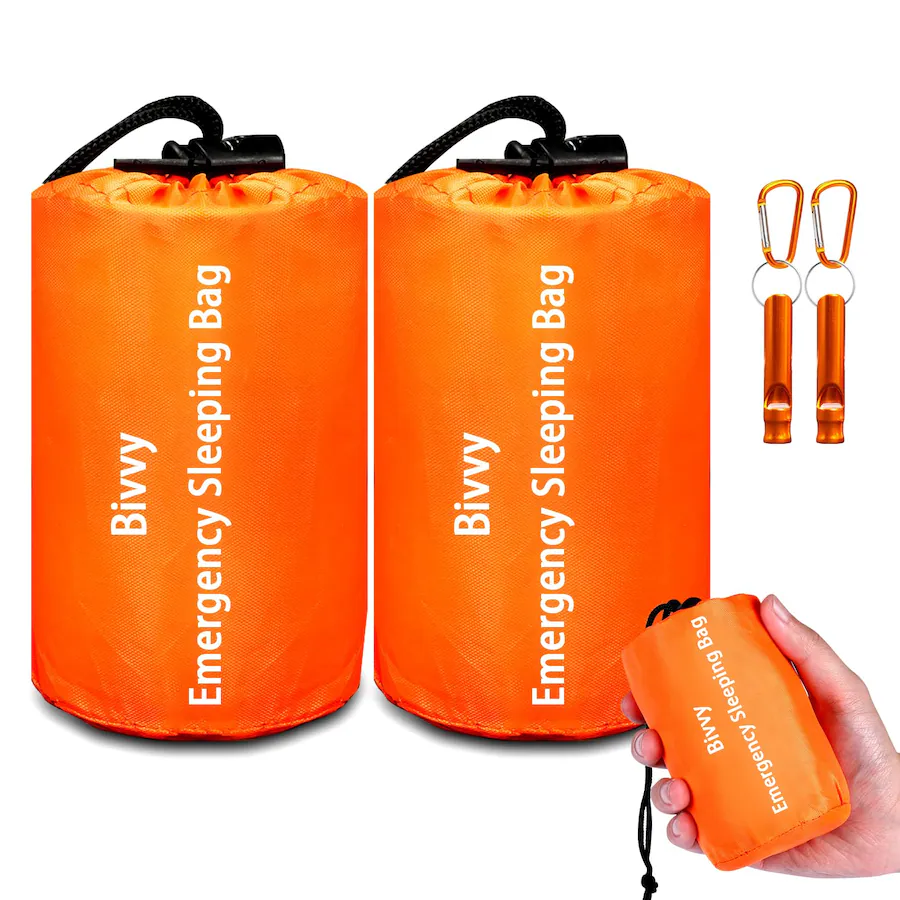 HUSHUI Survival Slaapzak, Bivvy Bag,2 Pack Emergency Survival Slaapzak PE Gealuminiseerde Film Camping Noodsituatie Tent Met Fluit en Karabijnhaak voor Camping, Wandelen Outdoor HUSHUI Survival Slaapzak, Bivvy Bag,2 Pack Emergency Survival Slaapzak PE Gealuminiseerde Film Camping Noodsituatie Tent Met Fluit en Karabijnhaak voor Camping, Wandelen Outdoor