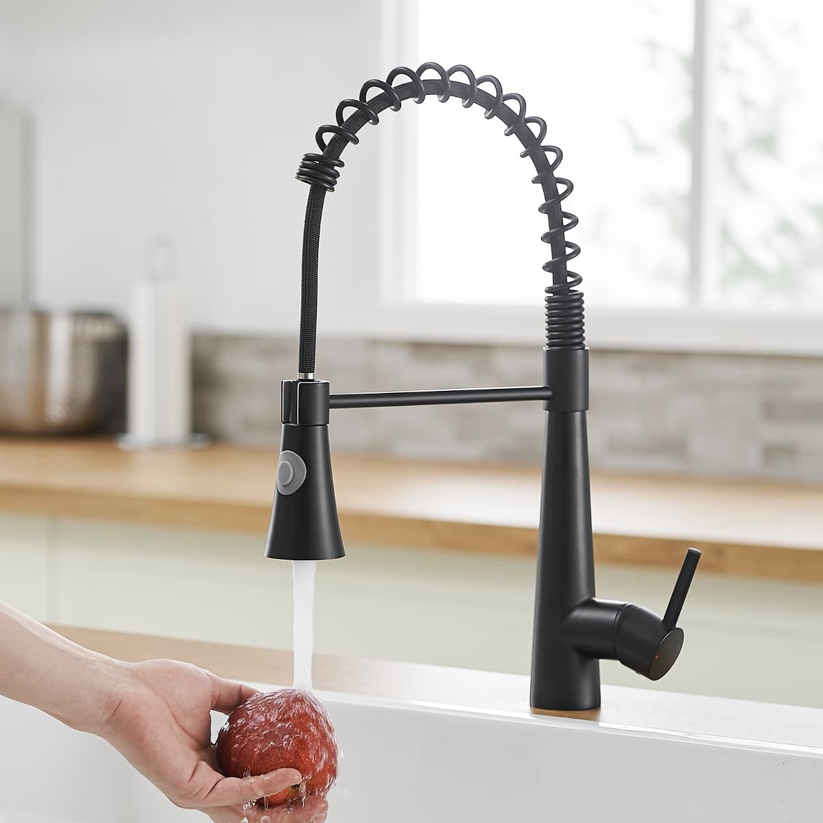 Ropilly- Kitchen Faucet with Pull Out Sprayer, Single Handle Single Lever Kitchen Sink Faucet- Black