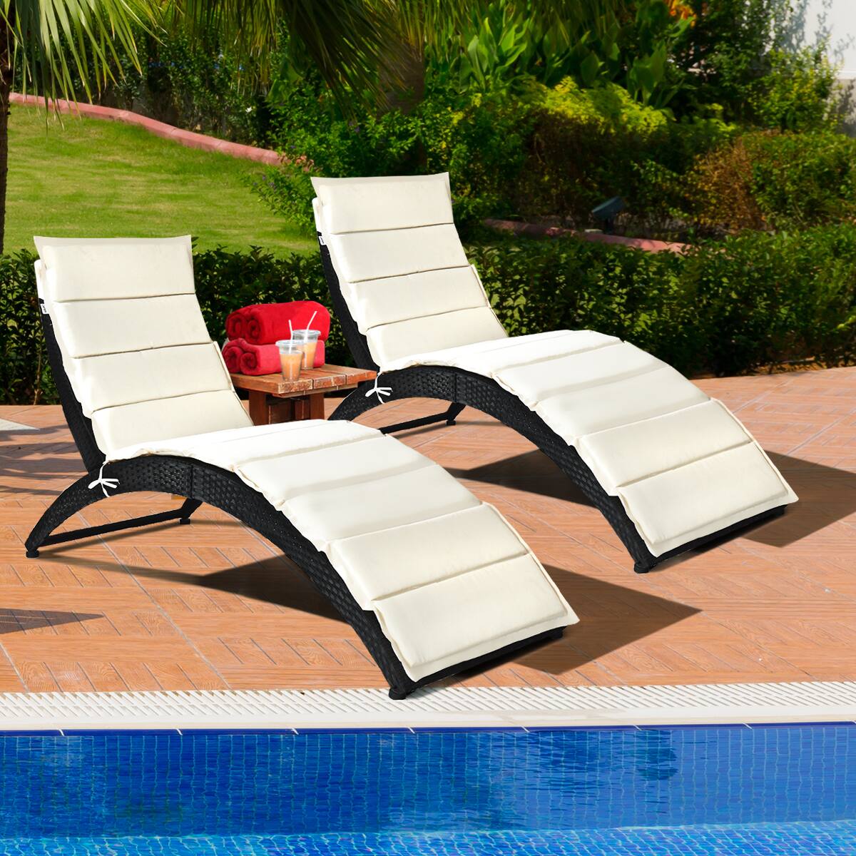 Outdoor Rattan Lounge Chairs