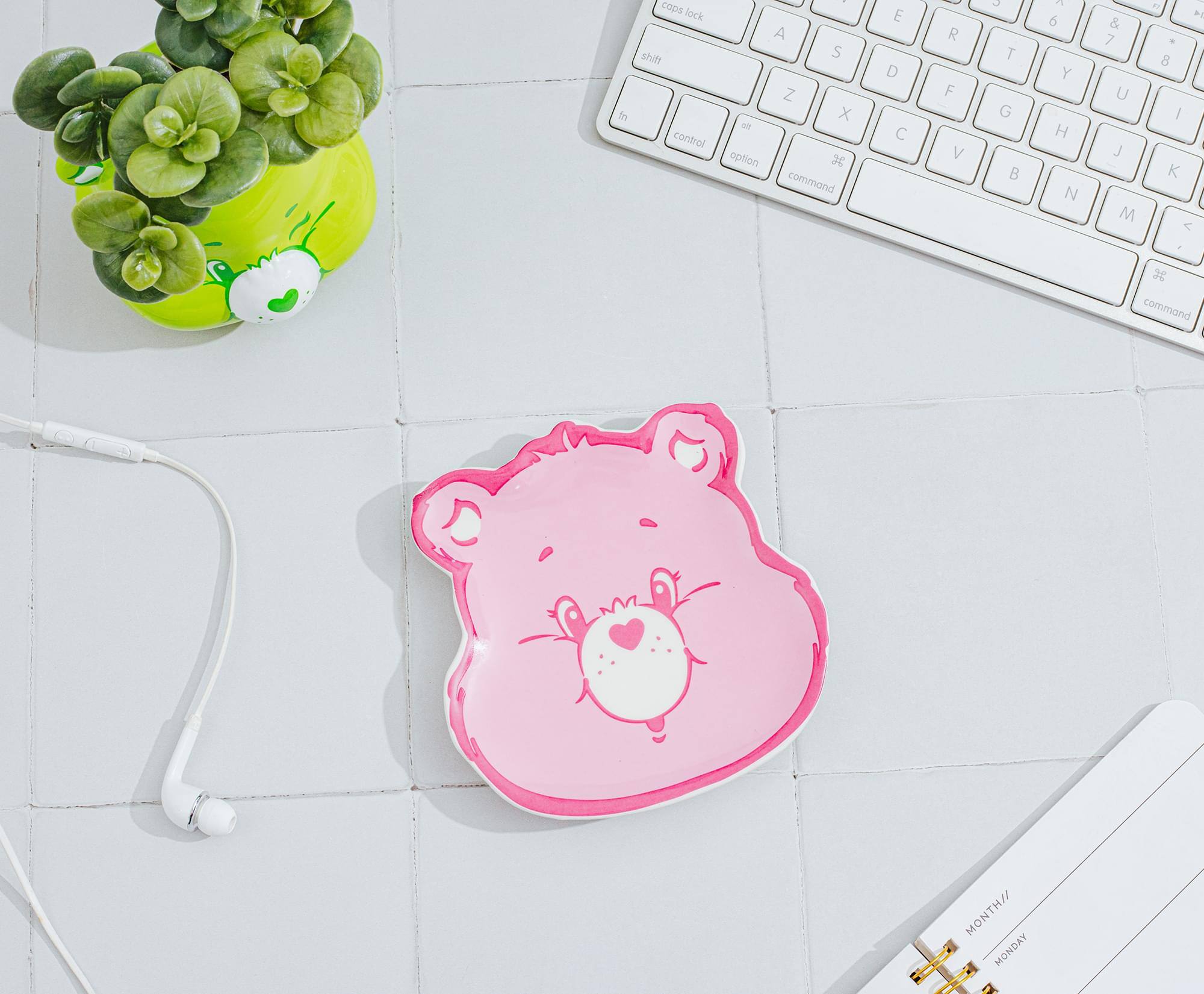 cops lock  
A S Z X option 3 command E D C R F V T G B - 6 Y H & 7 U J M . H 8 I I K < command MONTH/! MONDAY